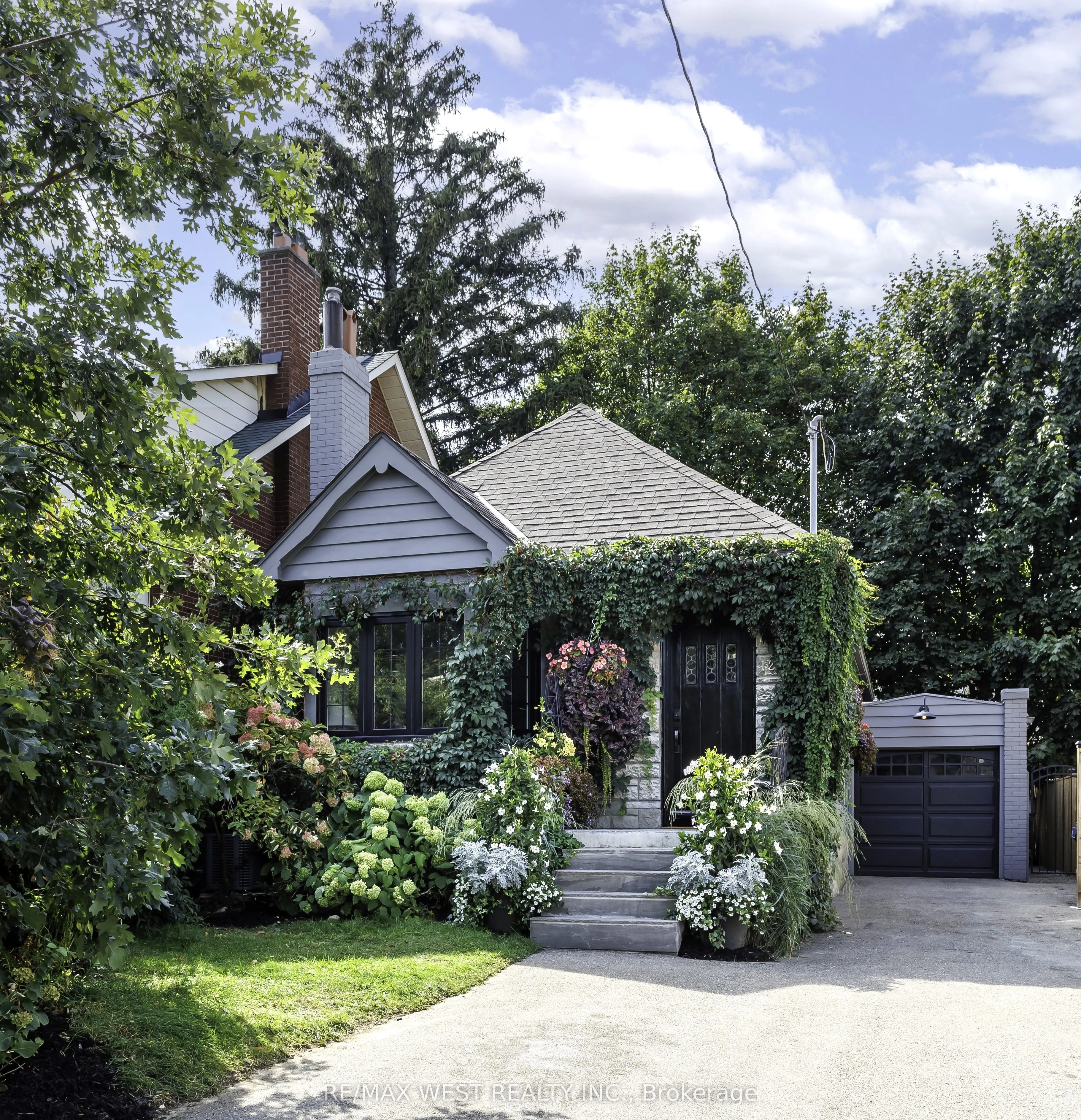 12 Brentwood Road S