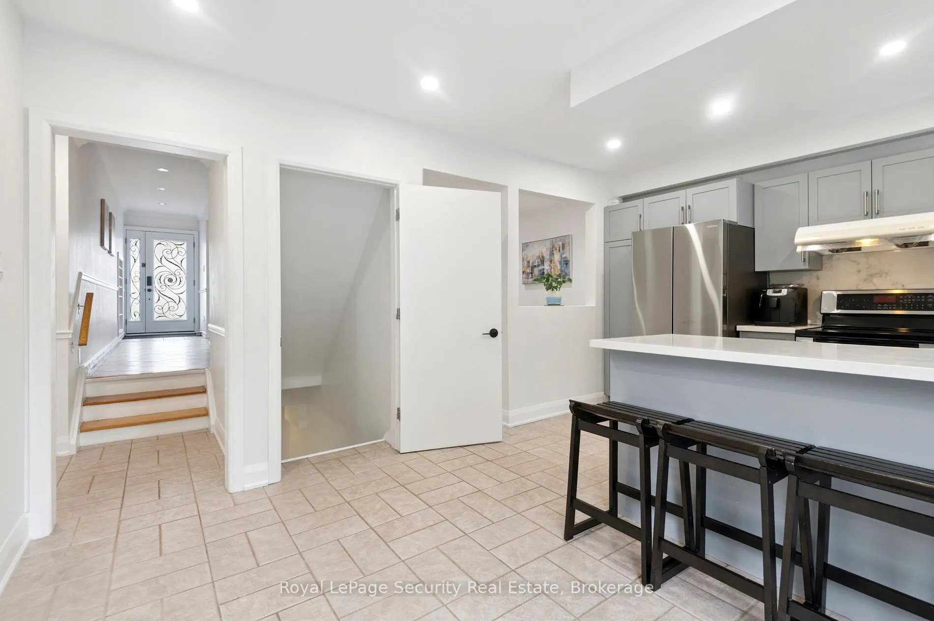 128 Sentinel Road W