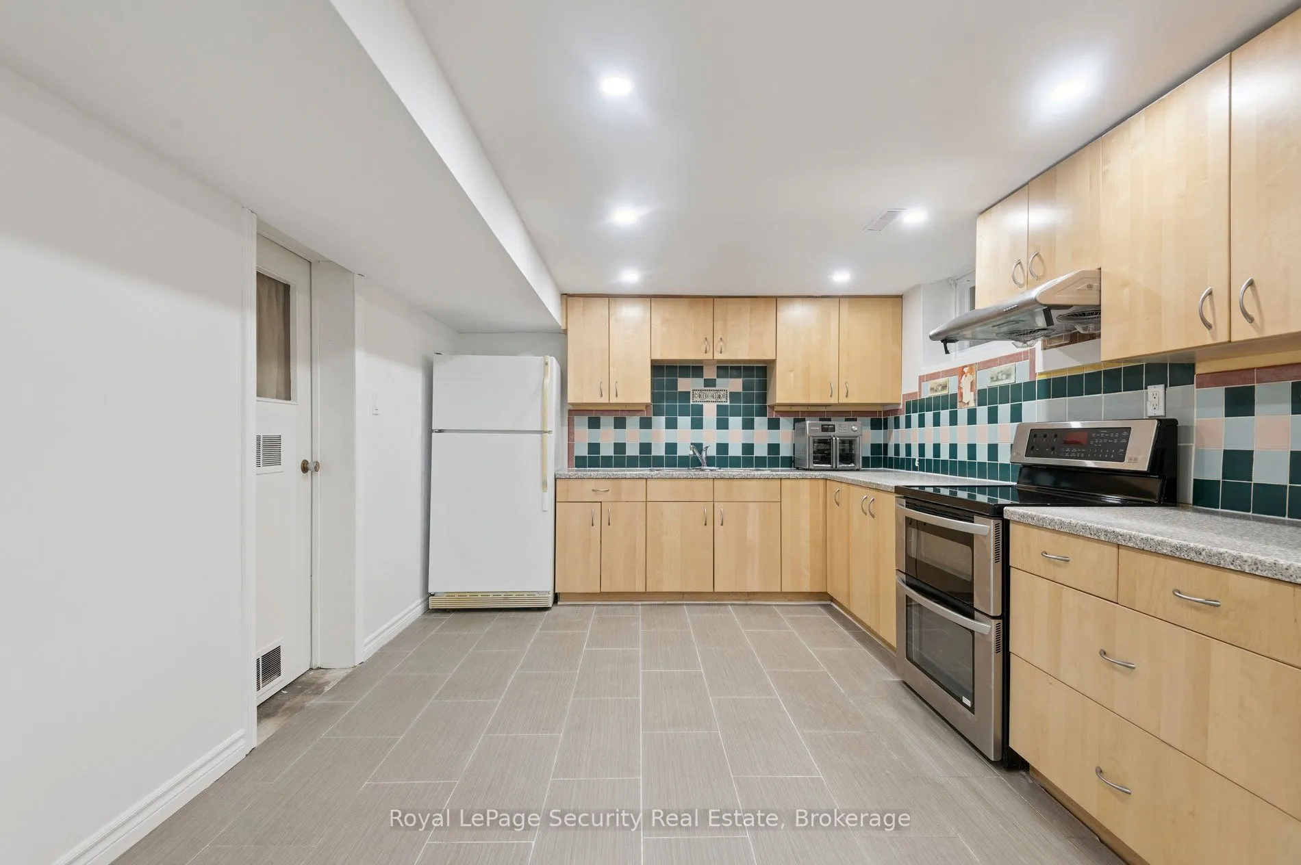 128 Sentinel Road W