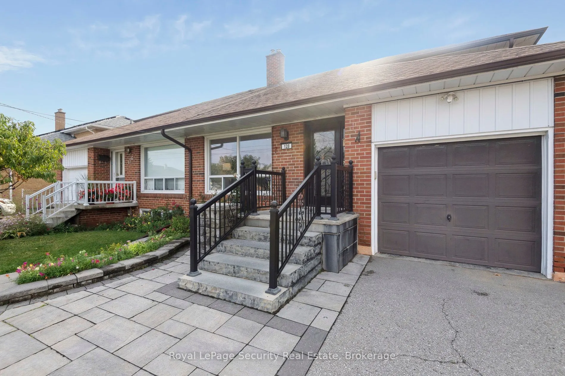 128 Sentinel Road W