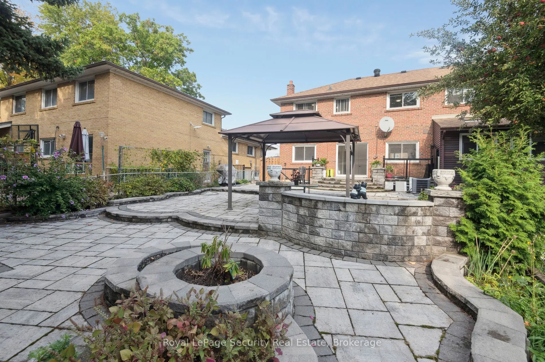 128 Sentinel Road W