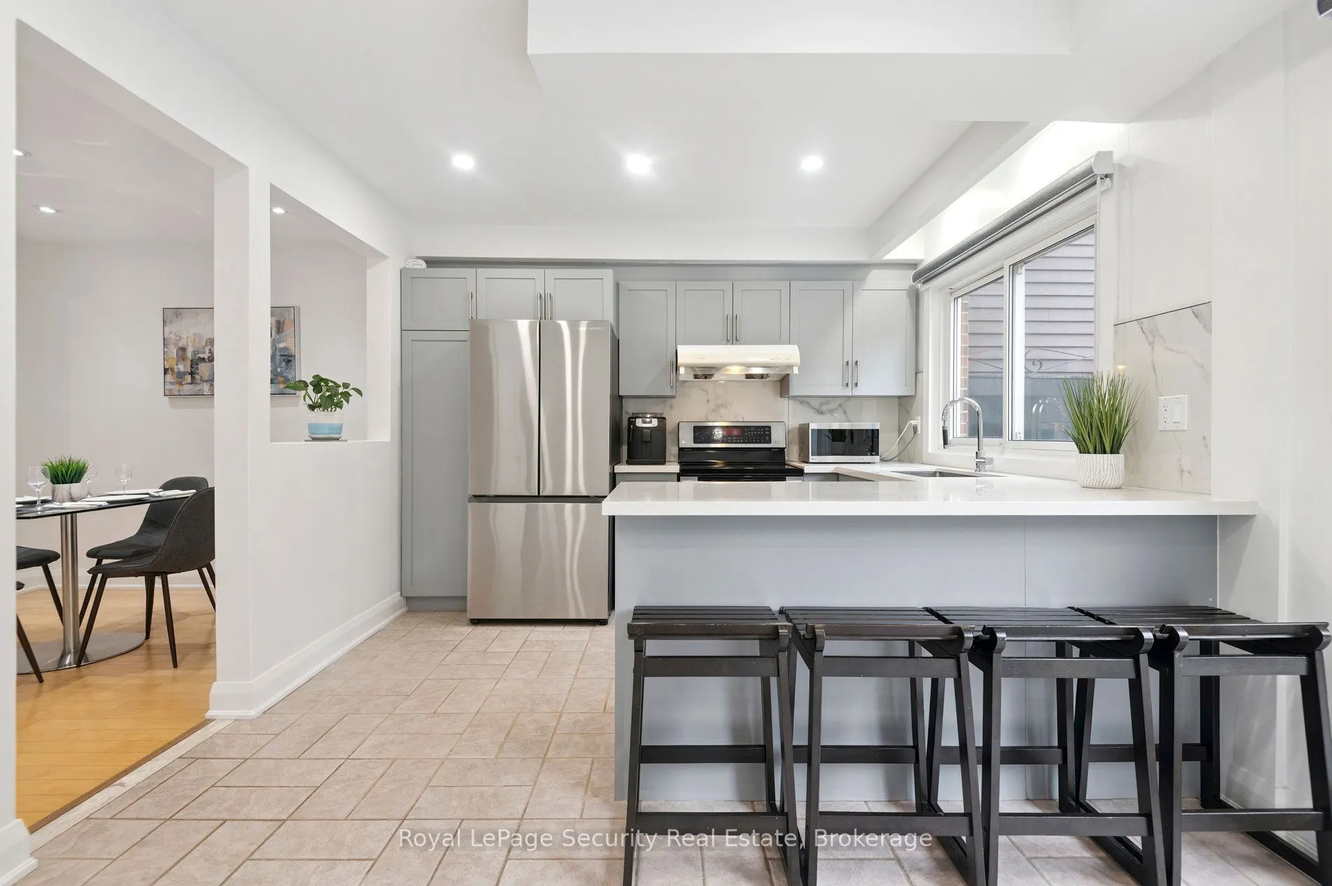 128 Sentinel Road W