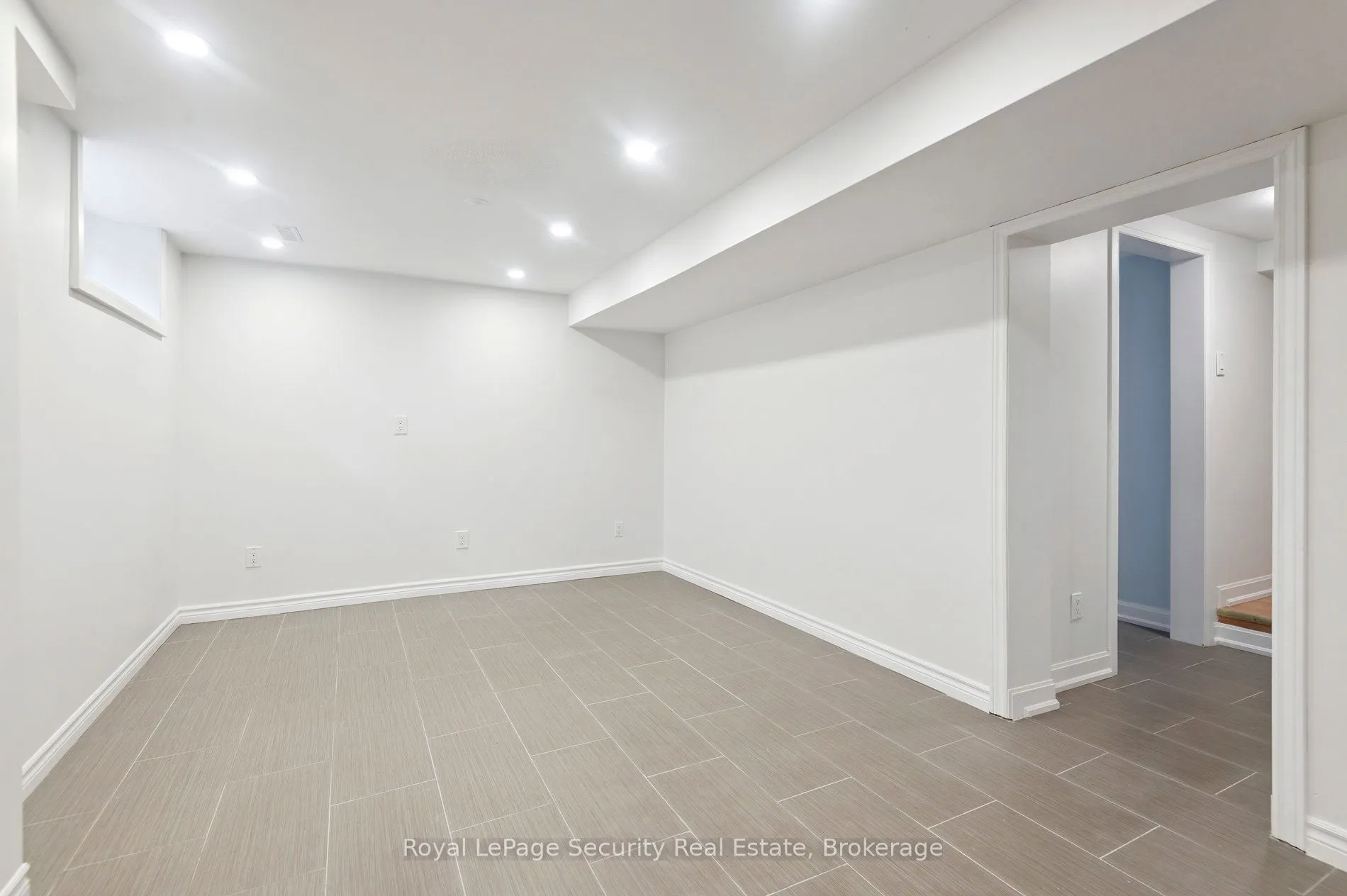 128 Sentinel Road W