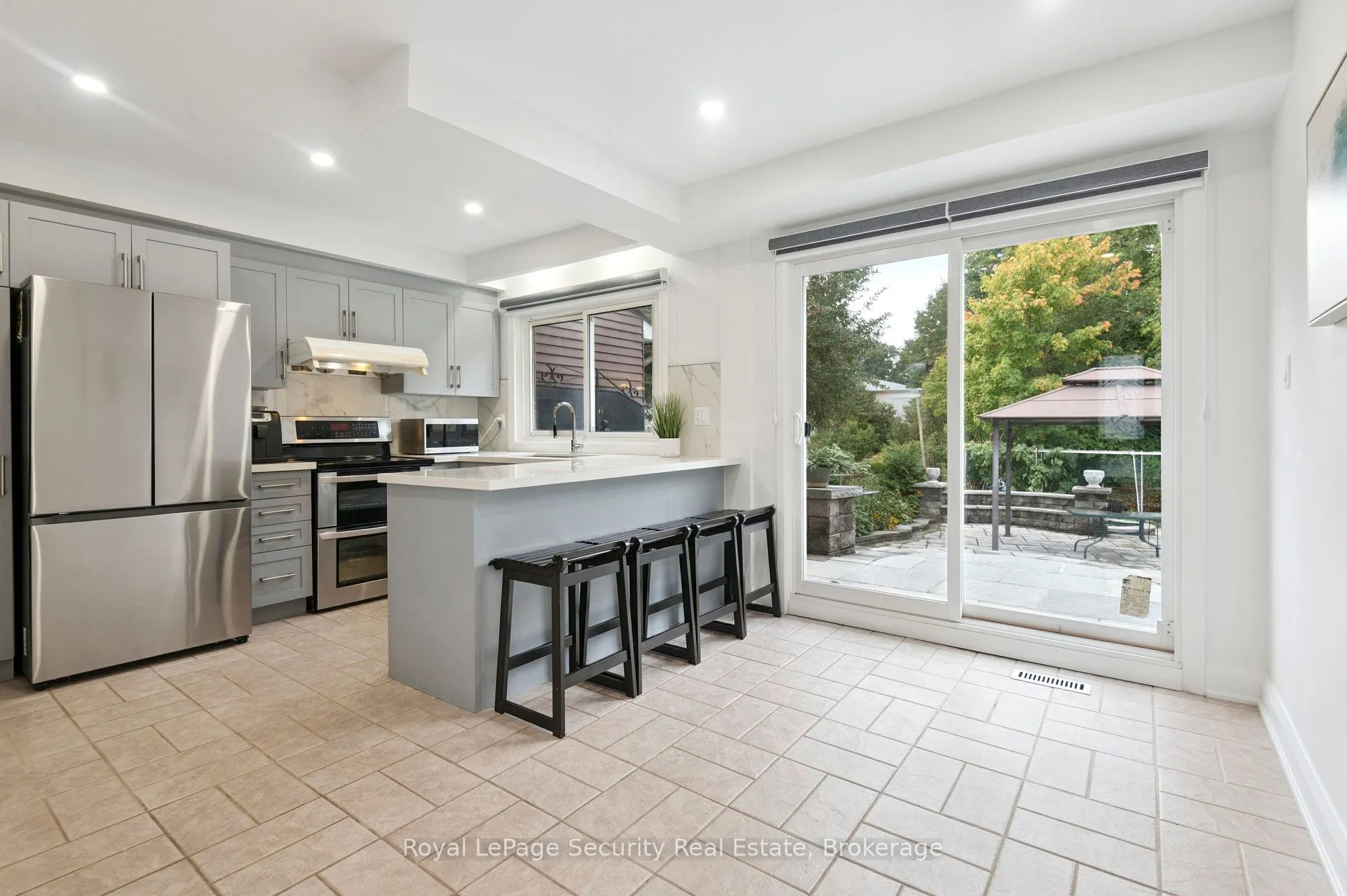 128 Sentinel Road W
