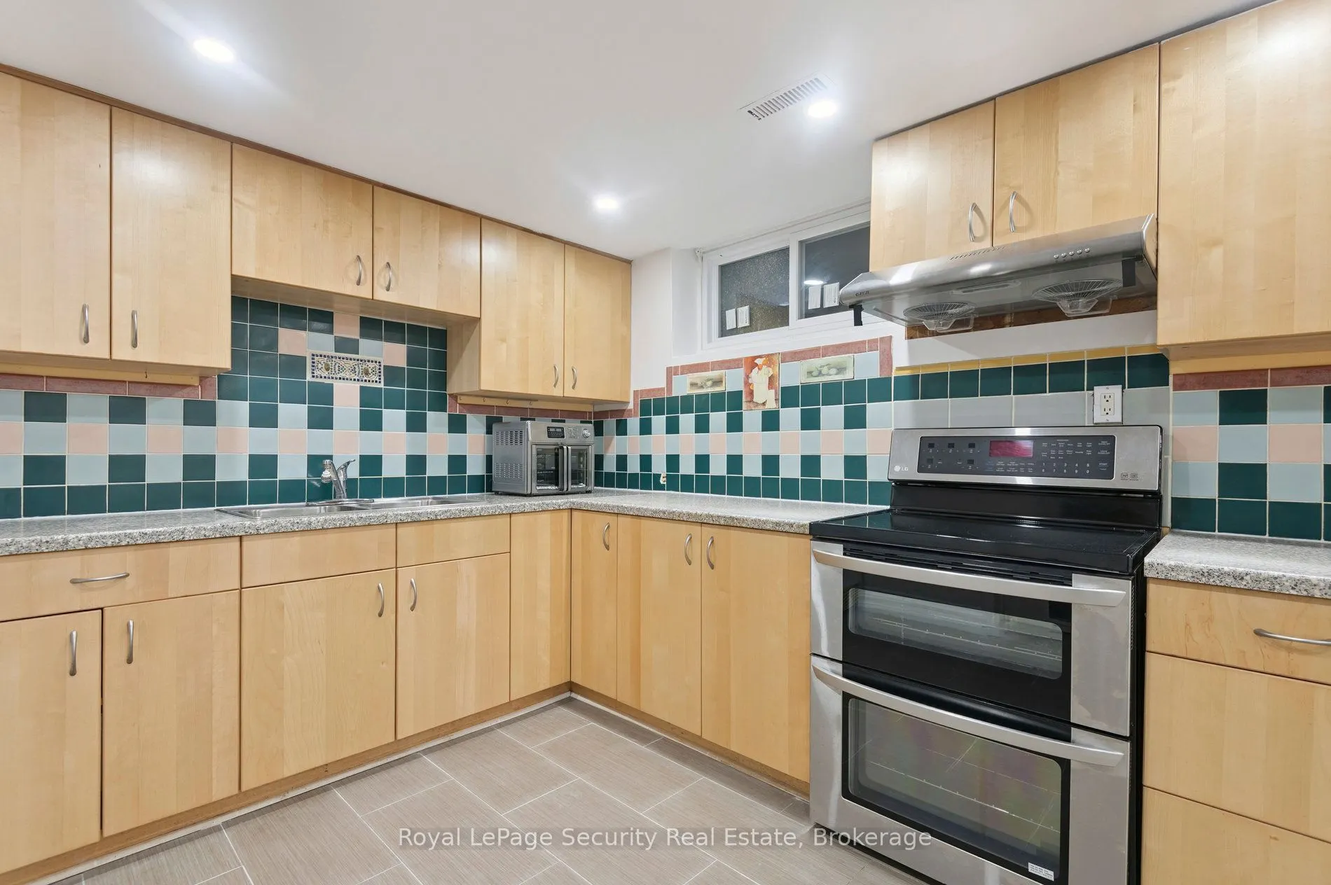 128 Sentinel Road W
