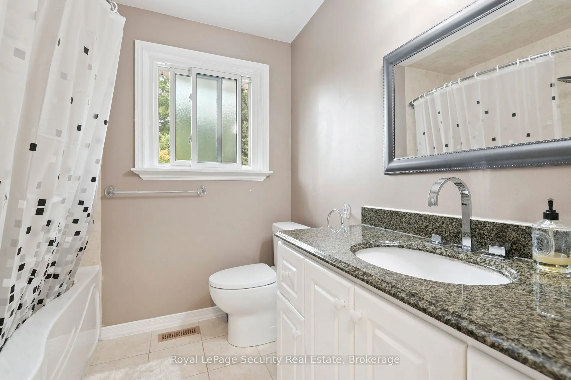 128 Sentinel Road W