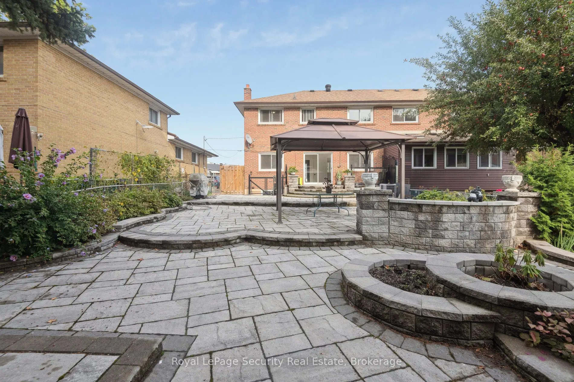 128 Sentinel Road W