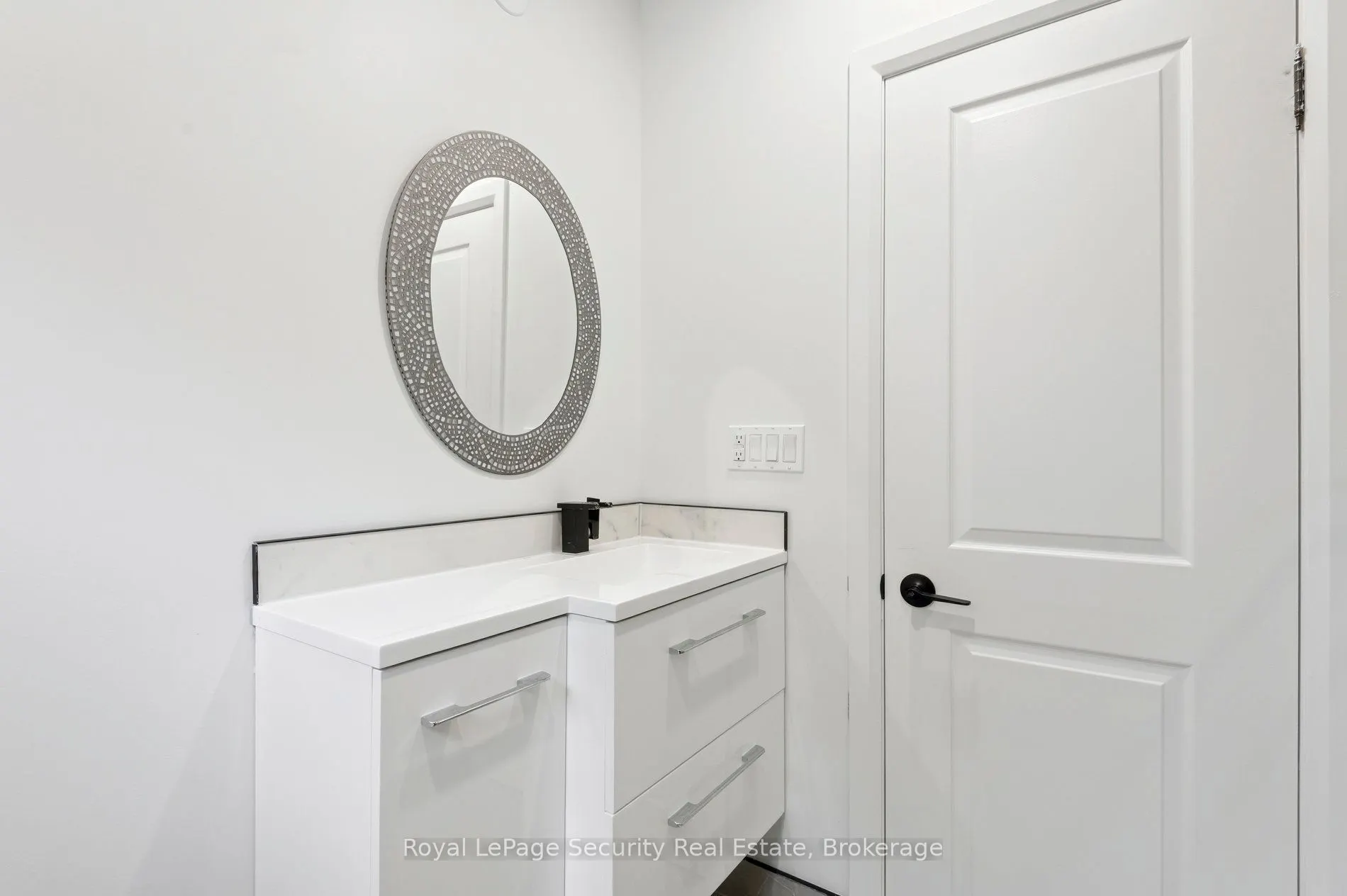128 Sentinel Road W