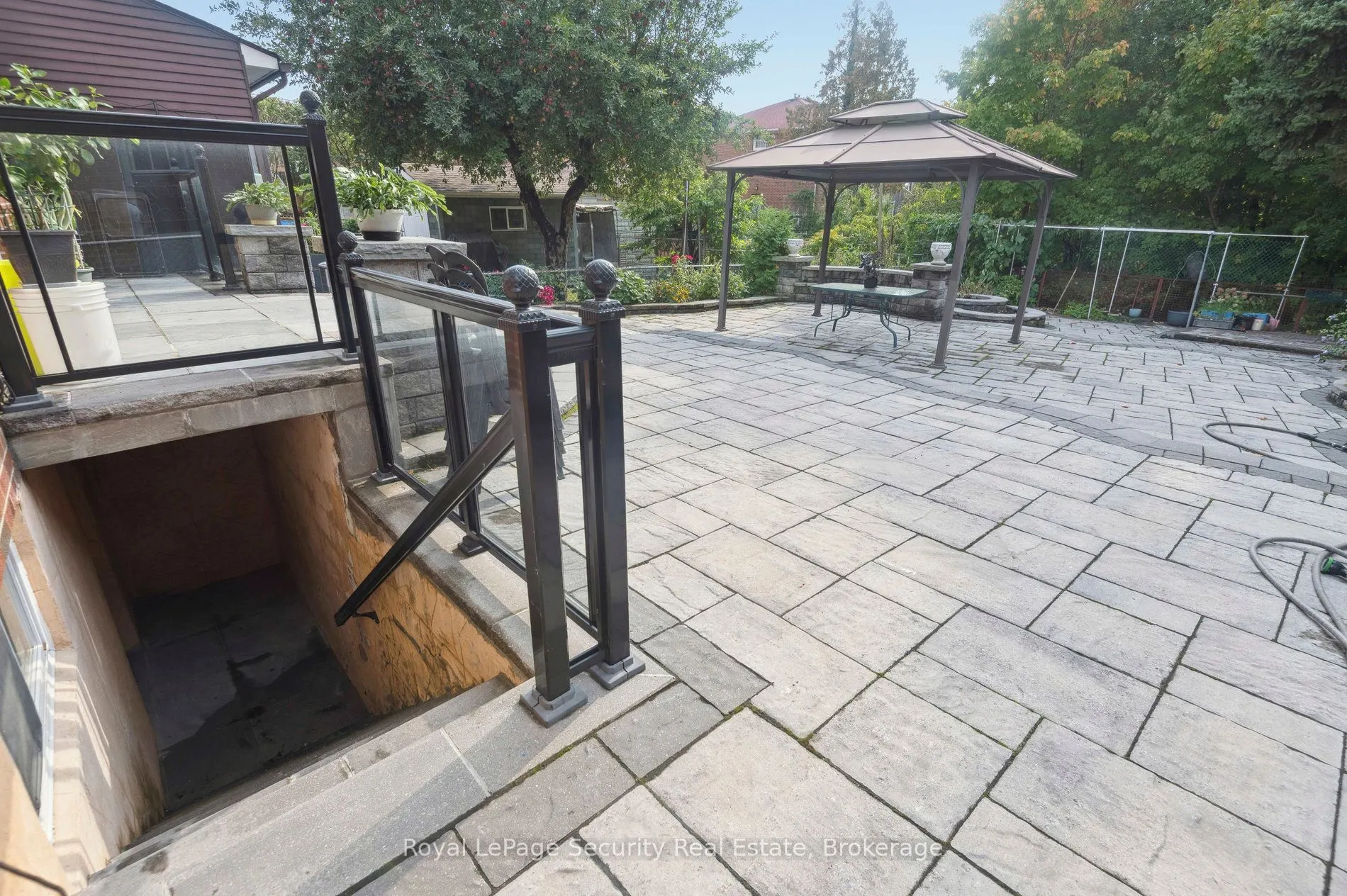 128 Sentinel Road W