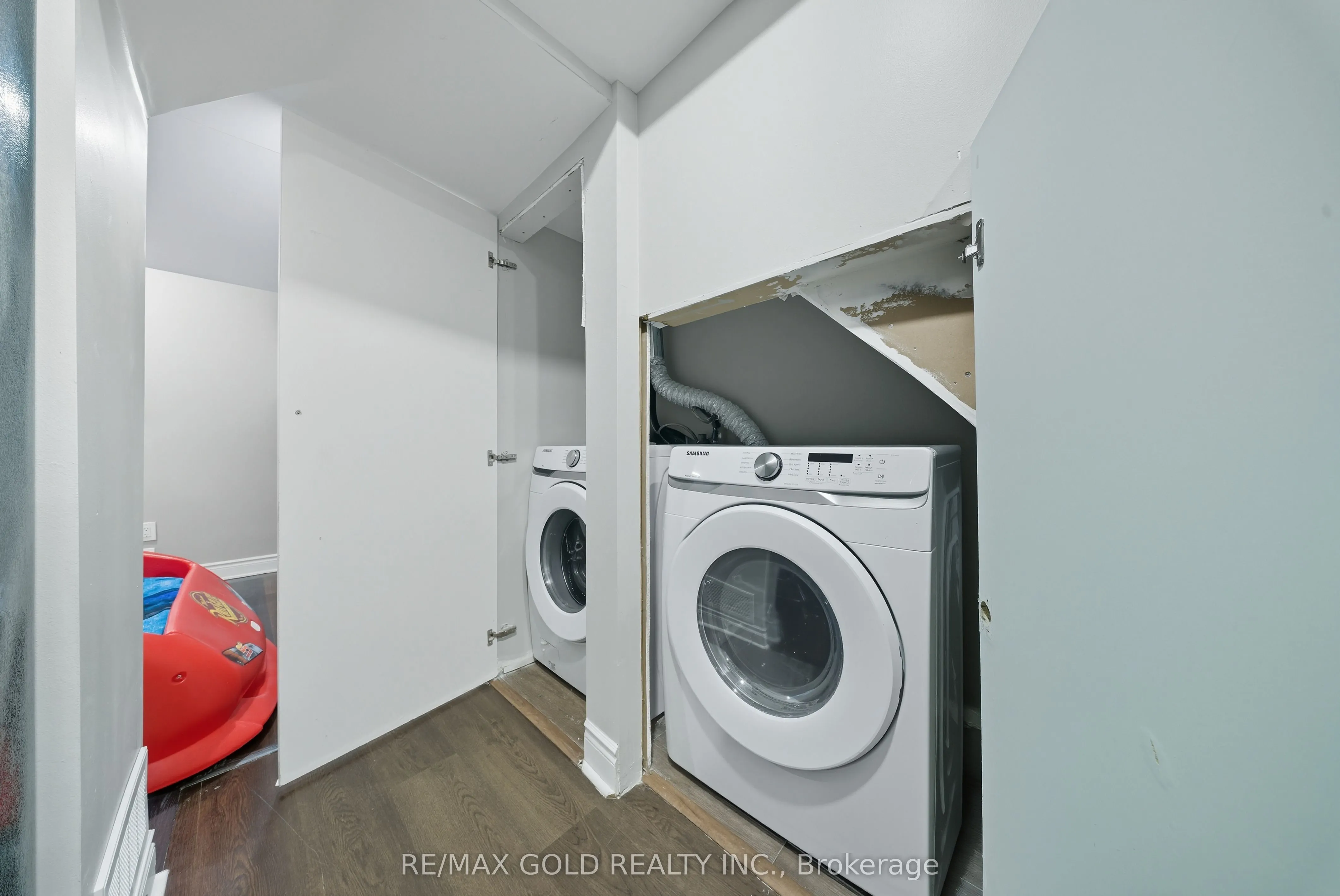 11 Flatlands Way