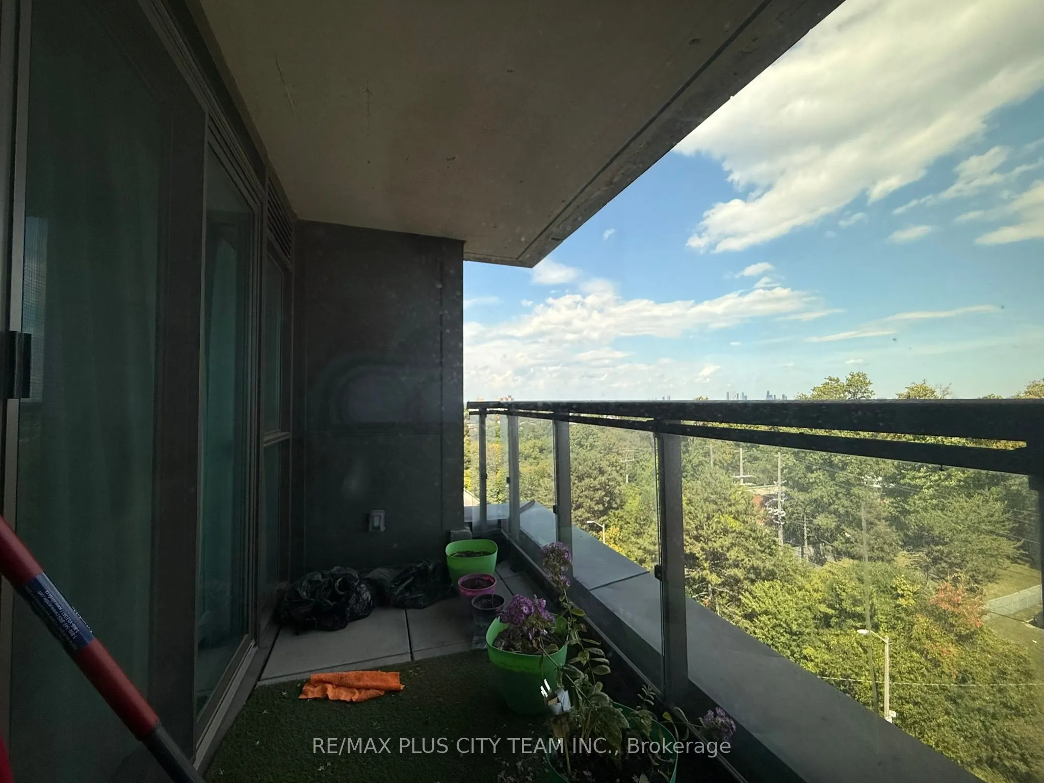 80 Esther Lorrie Drive S, #807