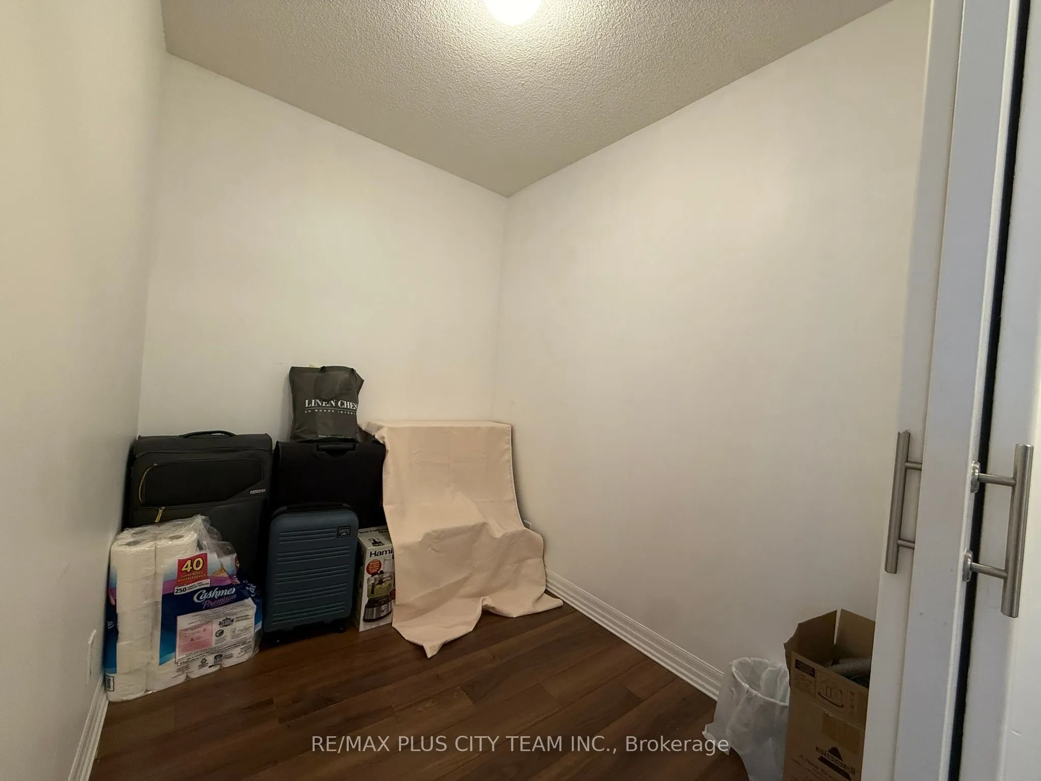 80 Esther Lorrie Drive S, #807