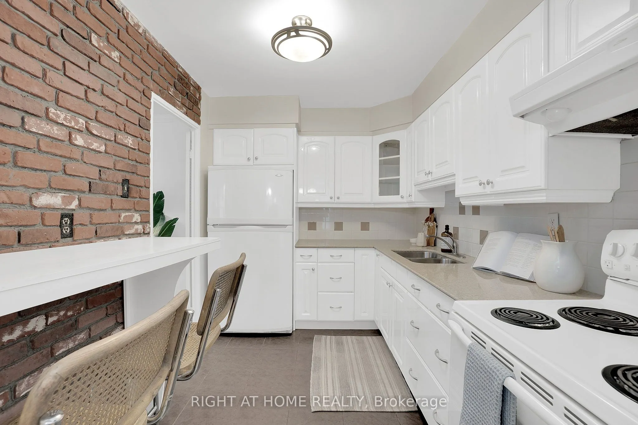 360 Ridelle Avenue, #2101