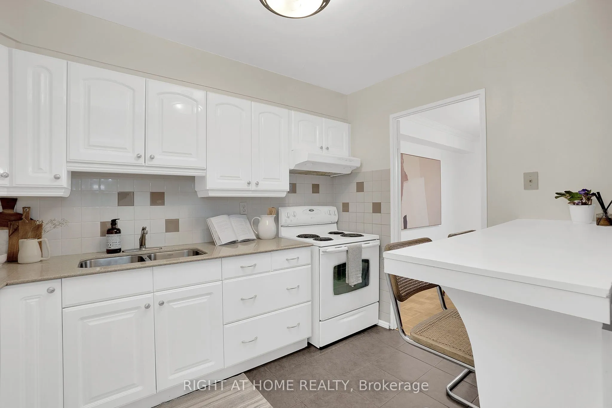 360 Ridelle Avenue, #2101