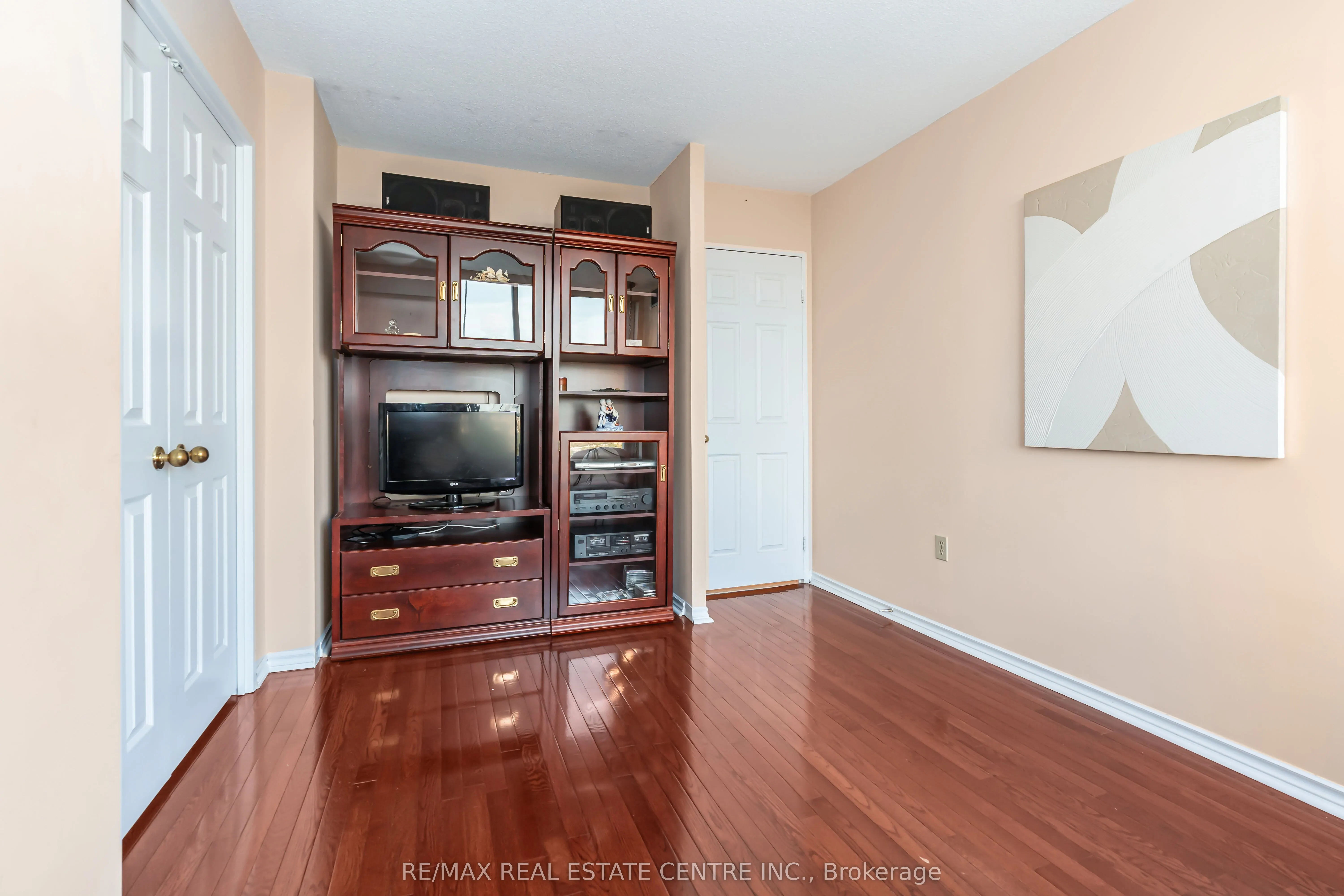 20 Cherrytree Drive, #802