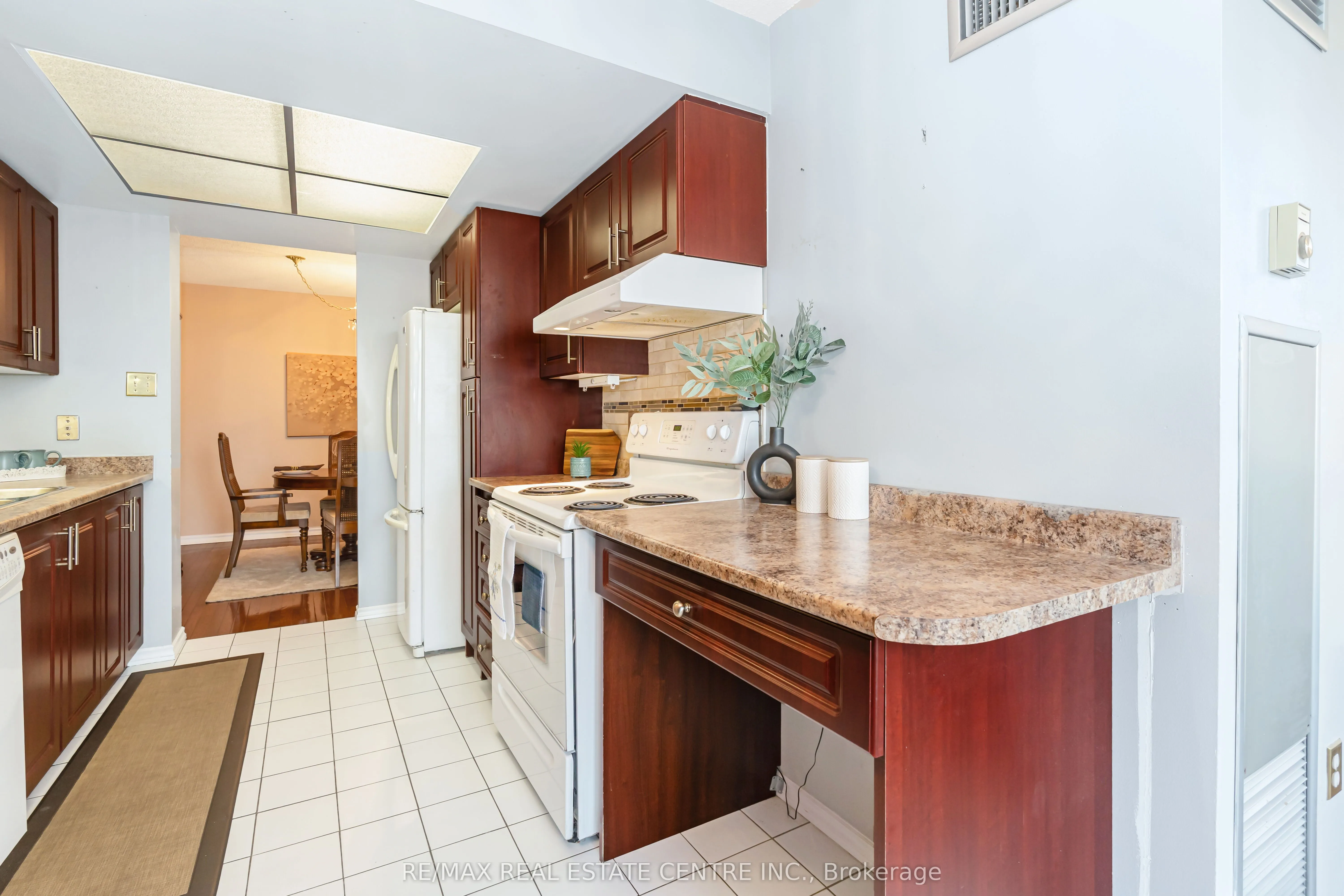 20 Cherrytree Drive, #802