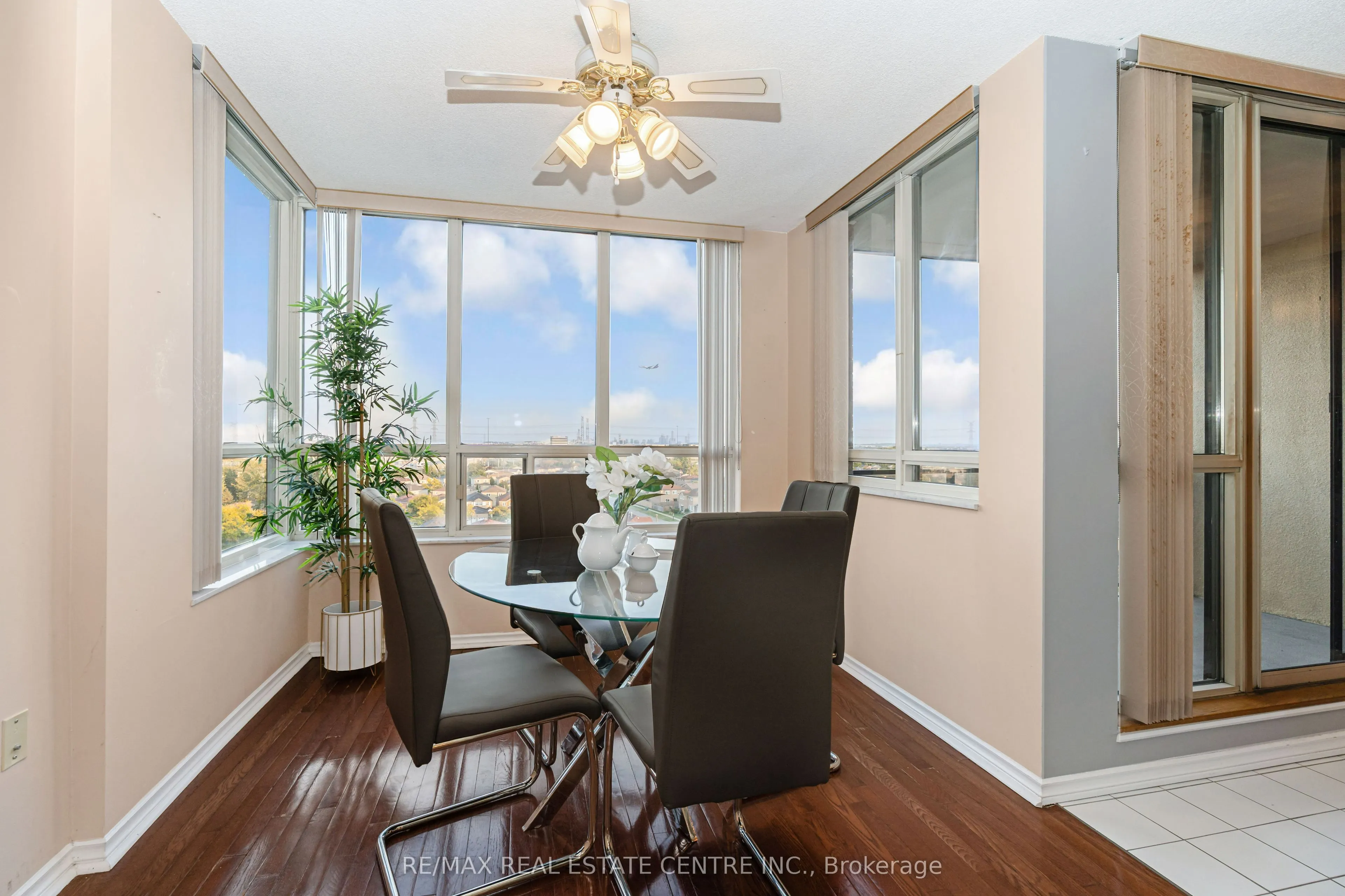 20 Cherrytree Drive, #802