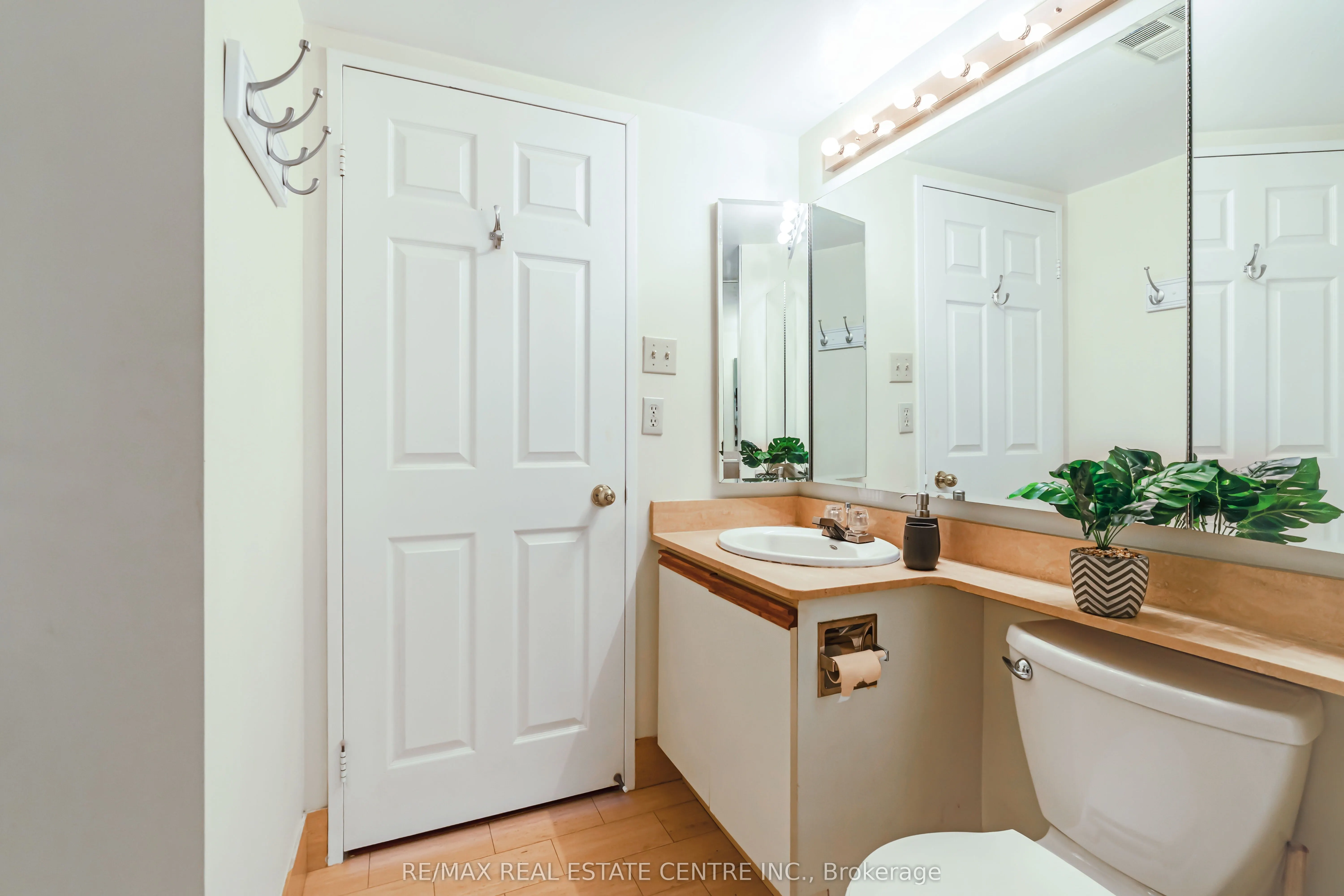 20 Cherrytree Drive, #802