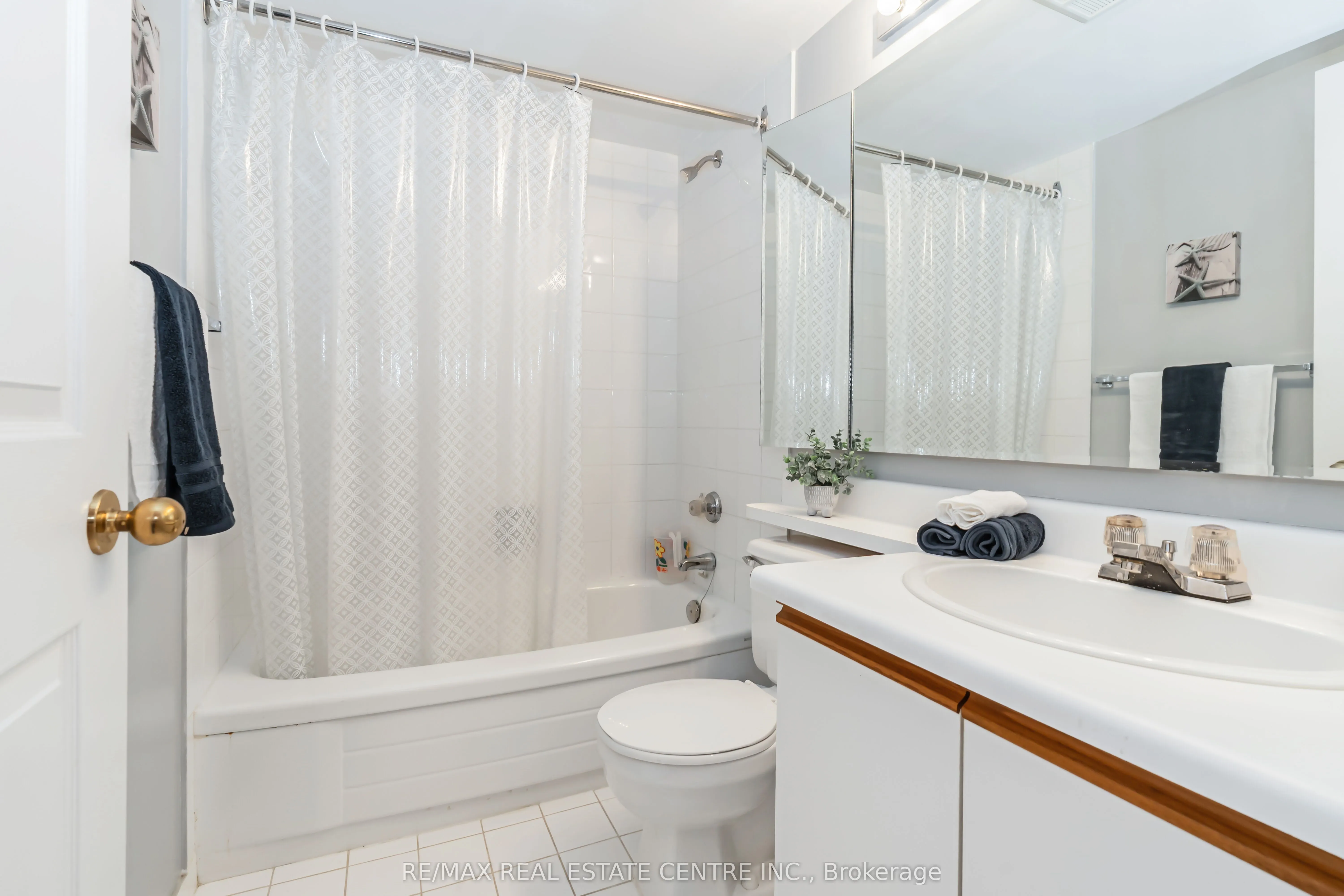 20 Cherrytree Drive, #802
