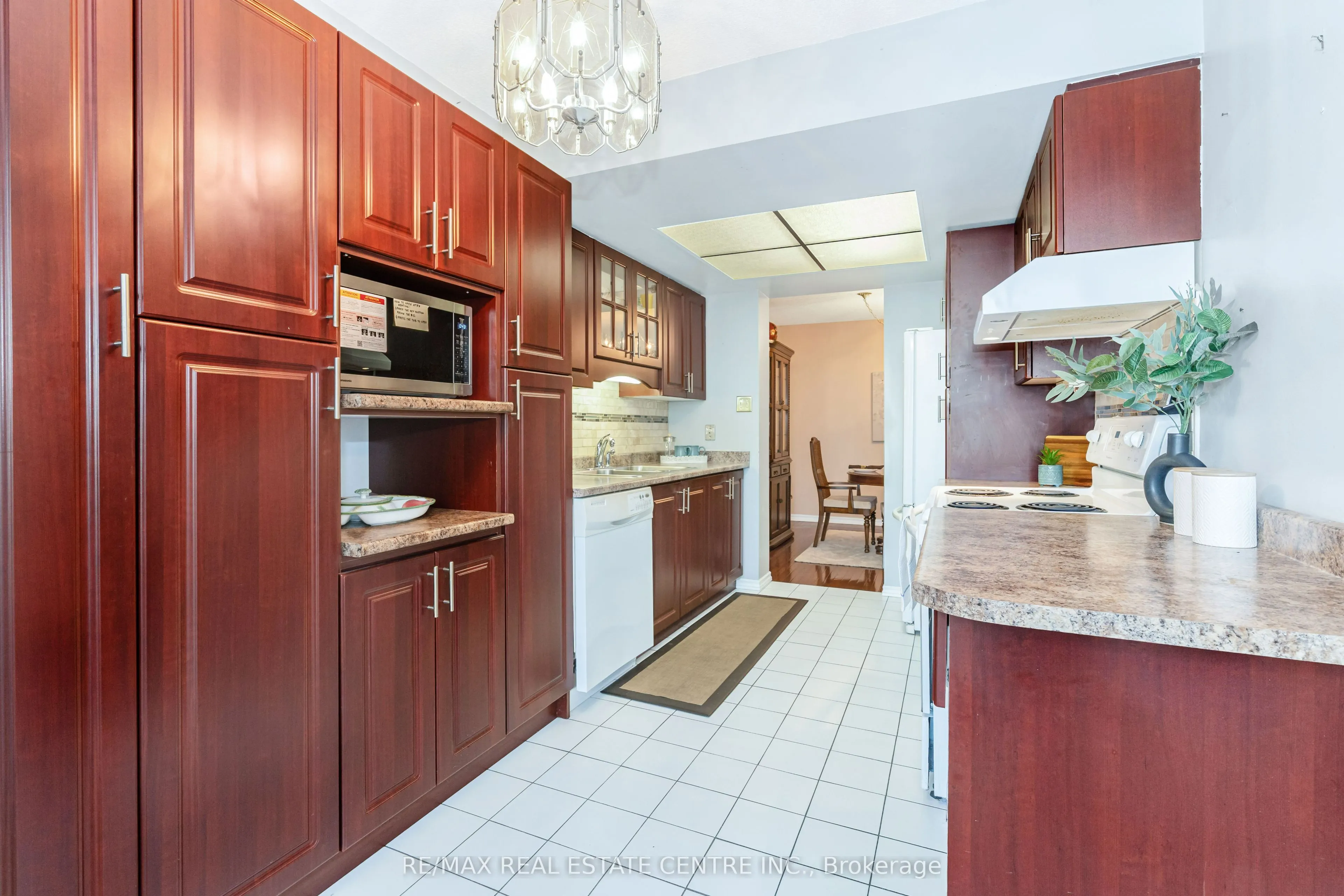 20 Cherrytree Drive, #802