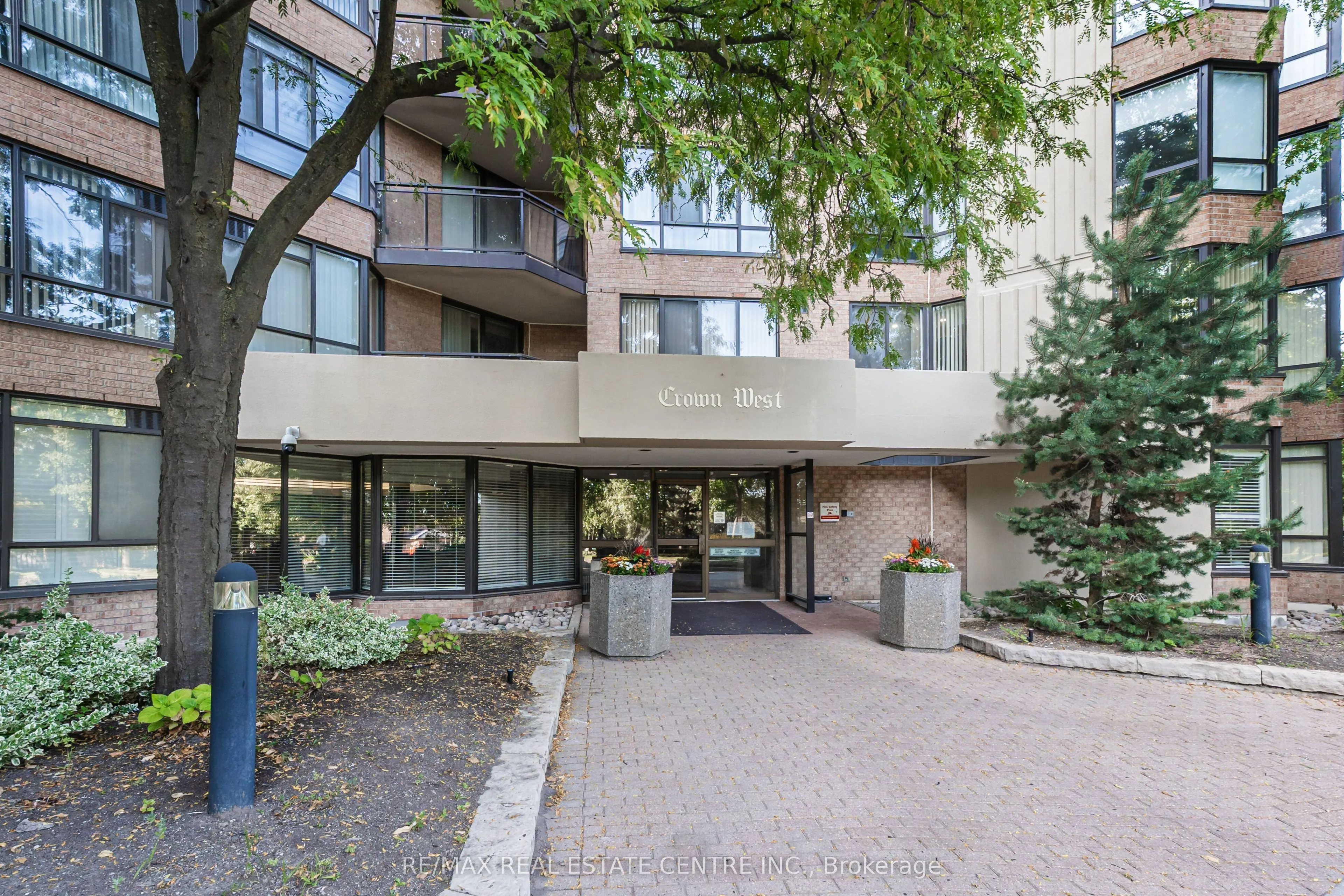 20 Cherrytree Drive, #802
