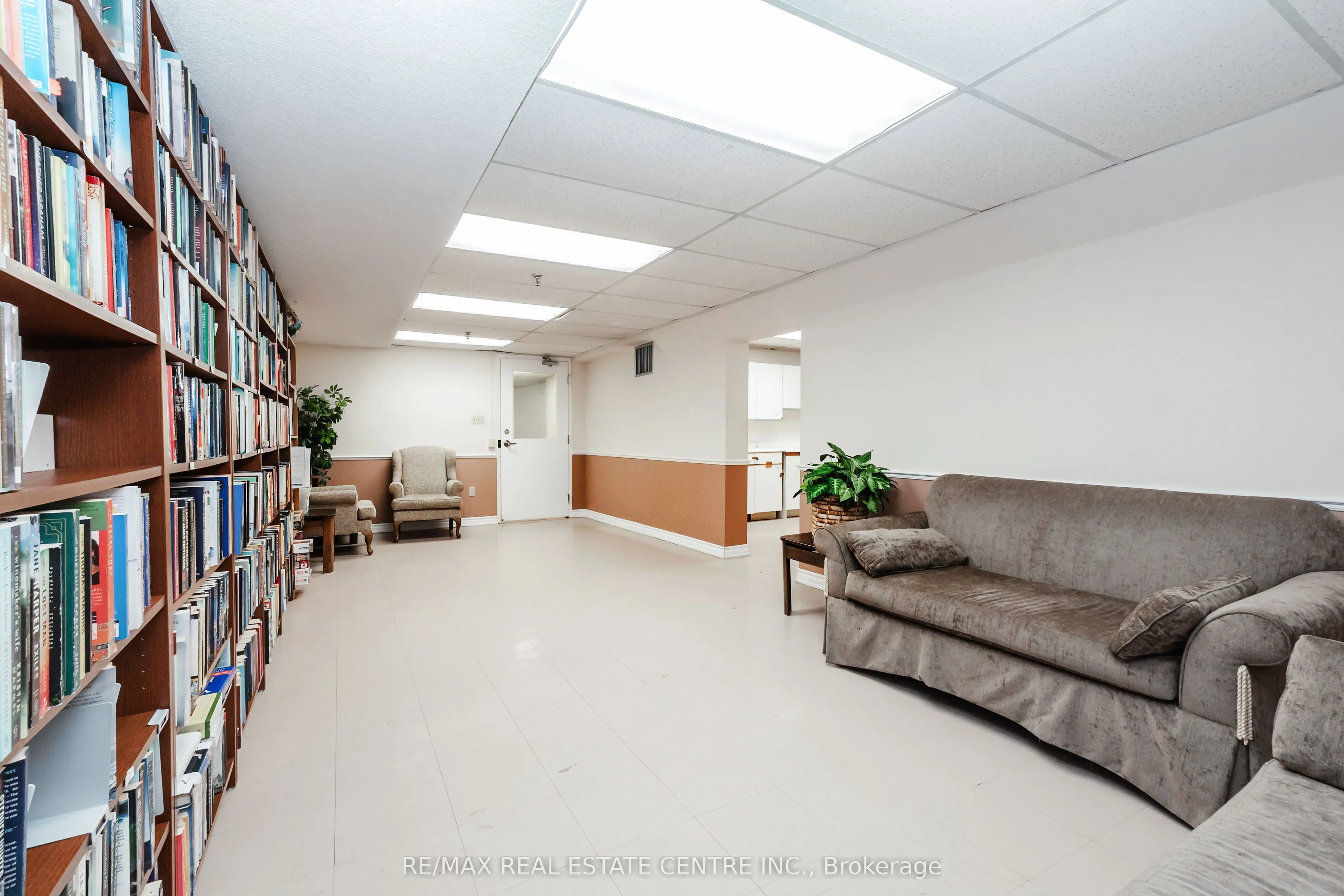 20 Cherrytree Drive, #802