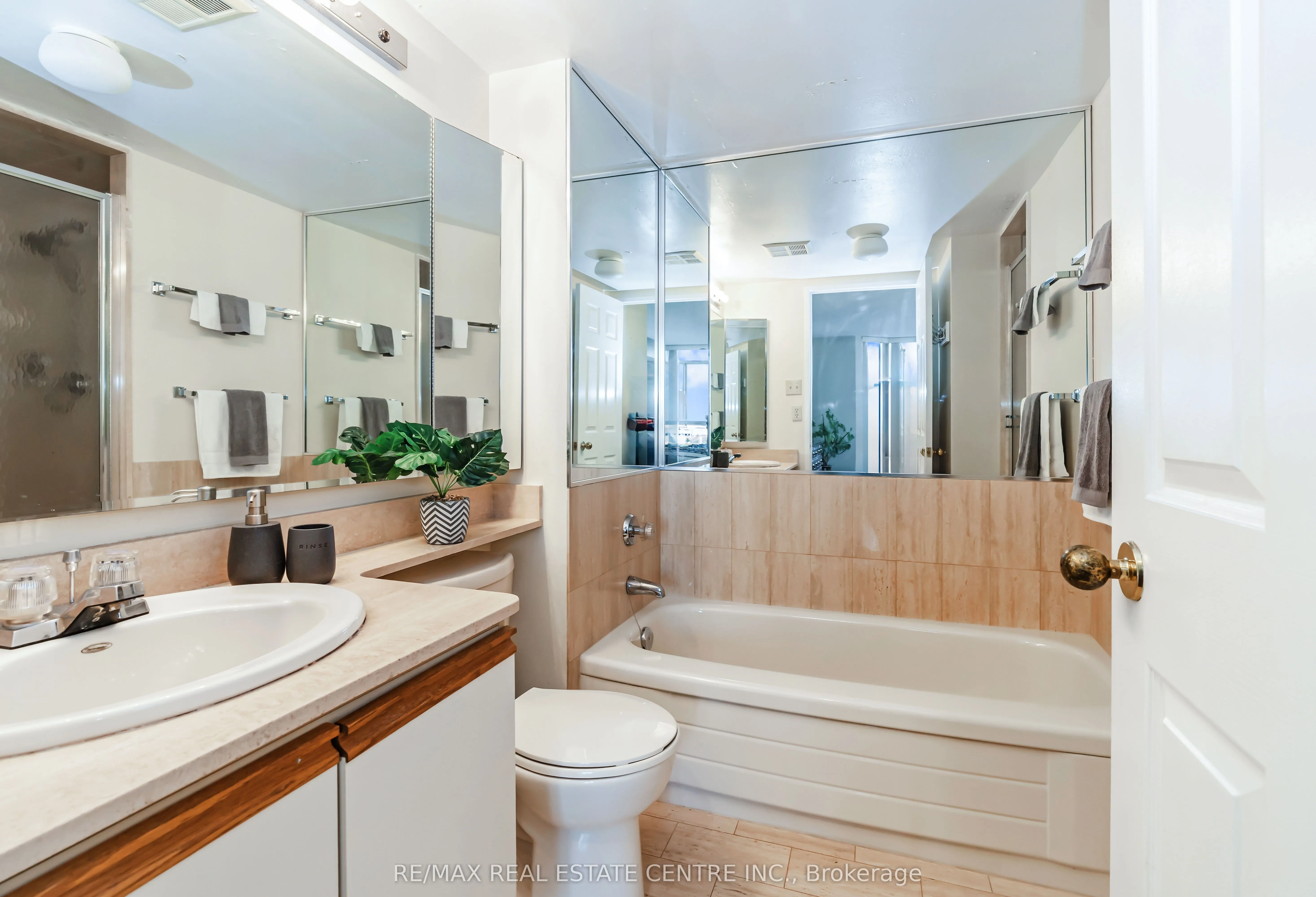 20 Cherrytree Drive, #802