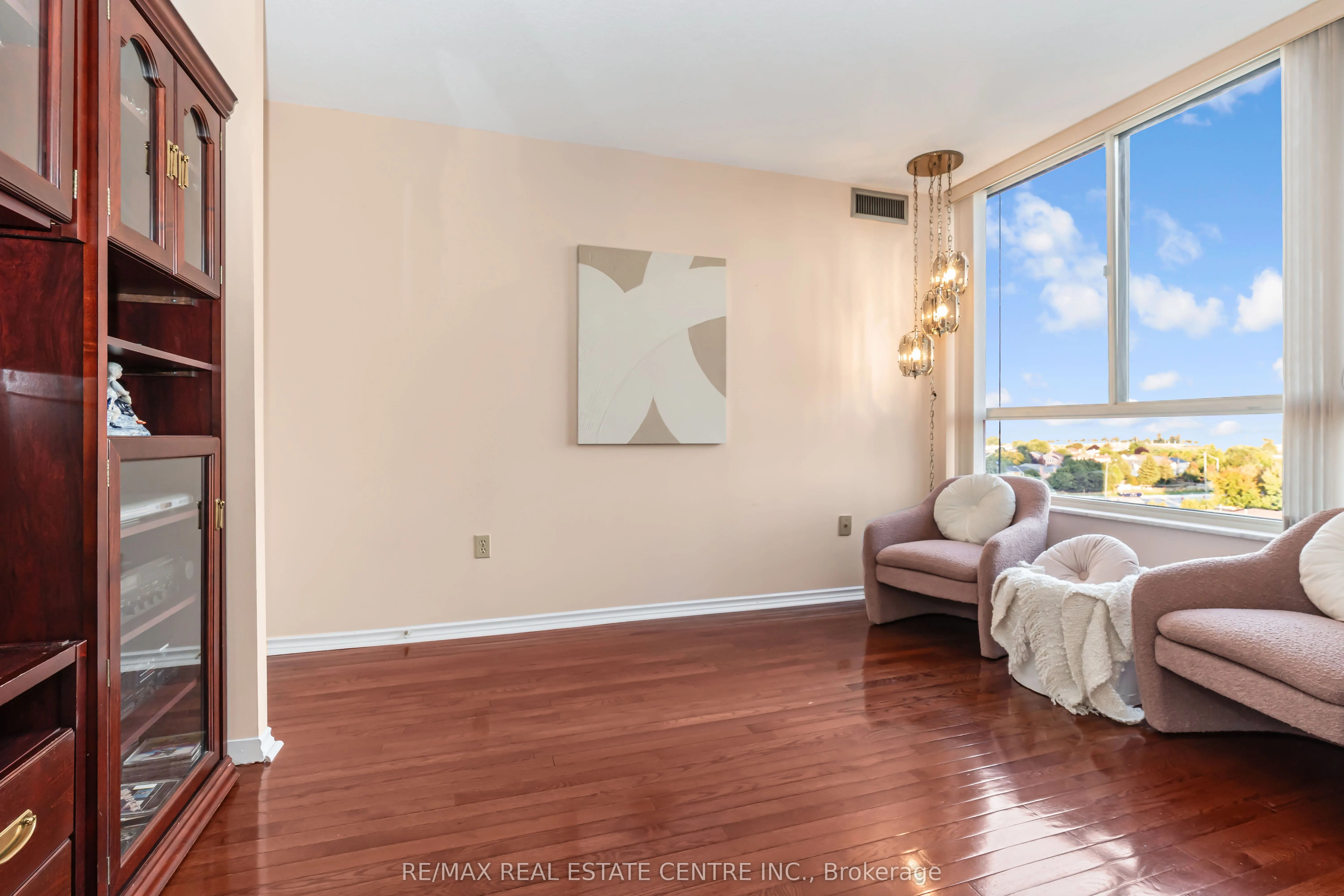20 Cherrytree Drive, #802