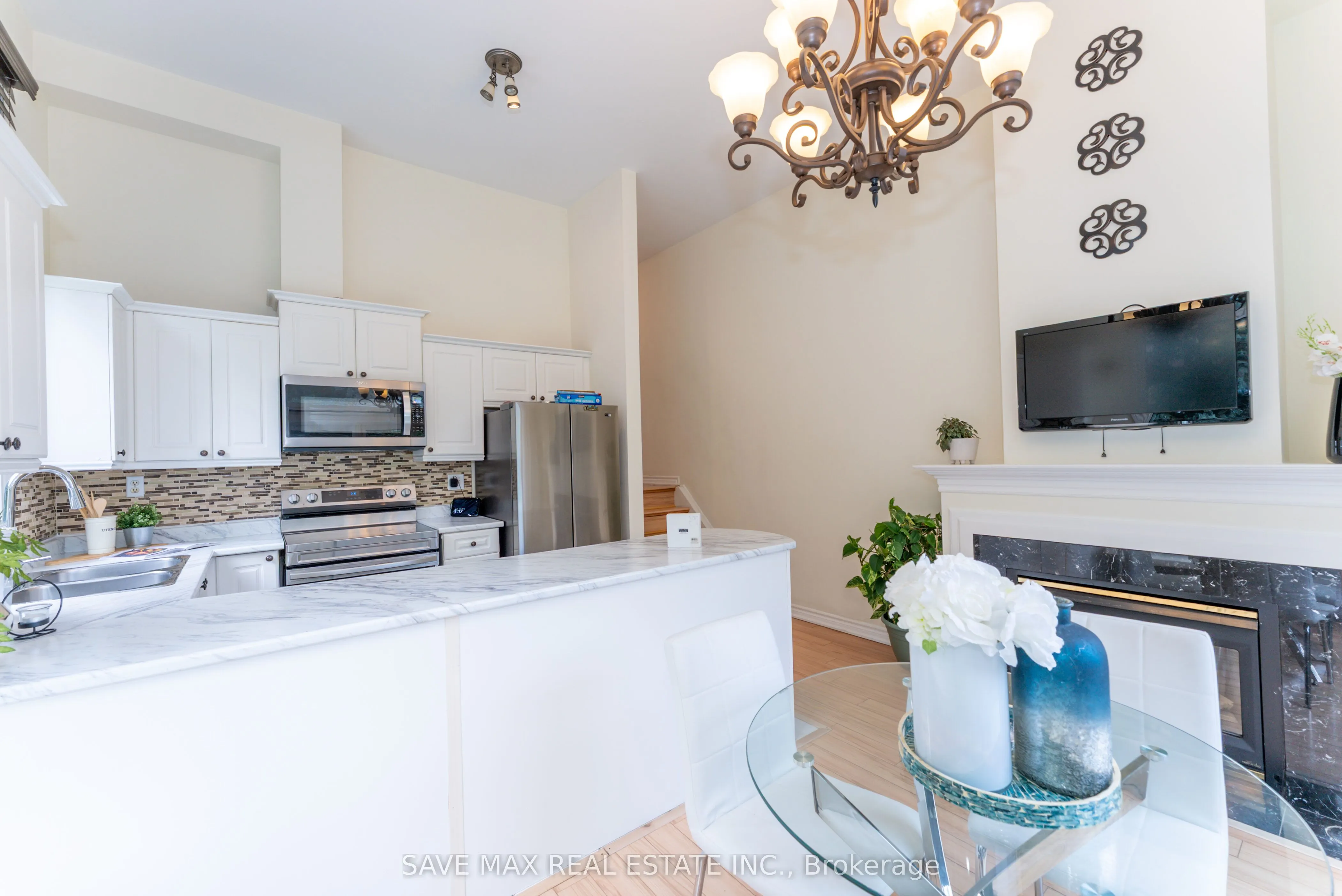 840 Dundas Street W, #25