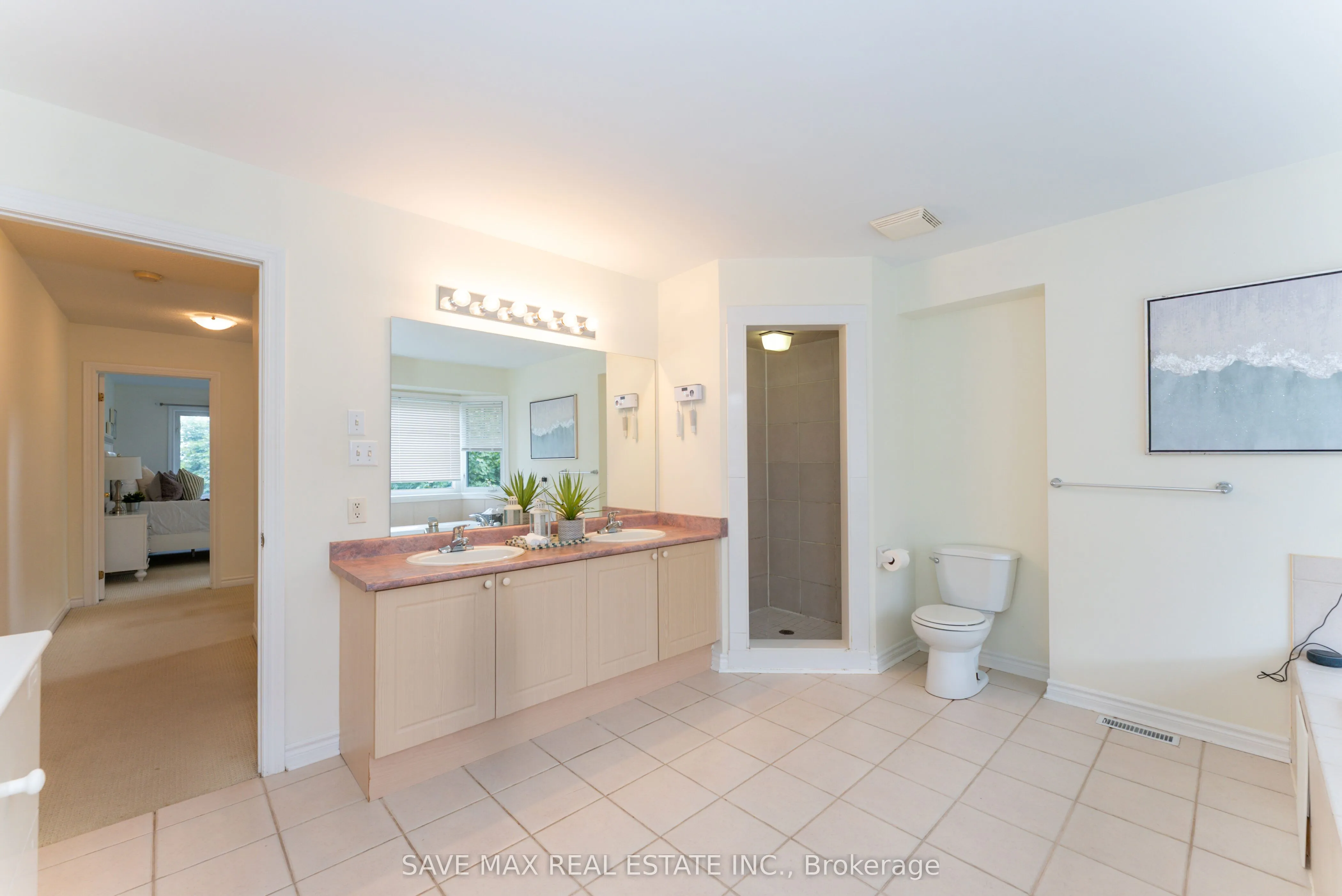 840 Dundas Street W, #25