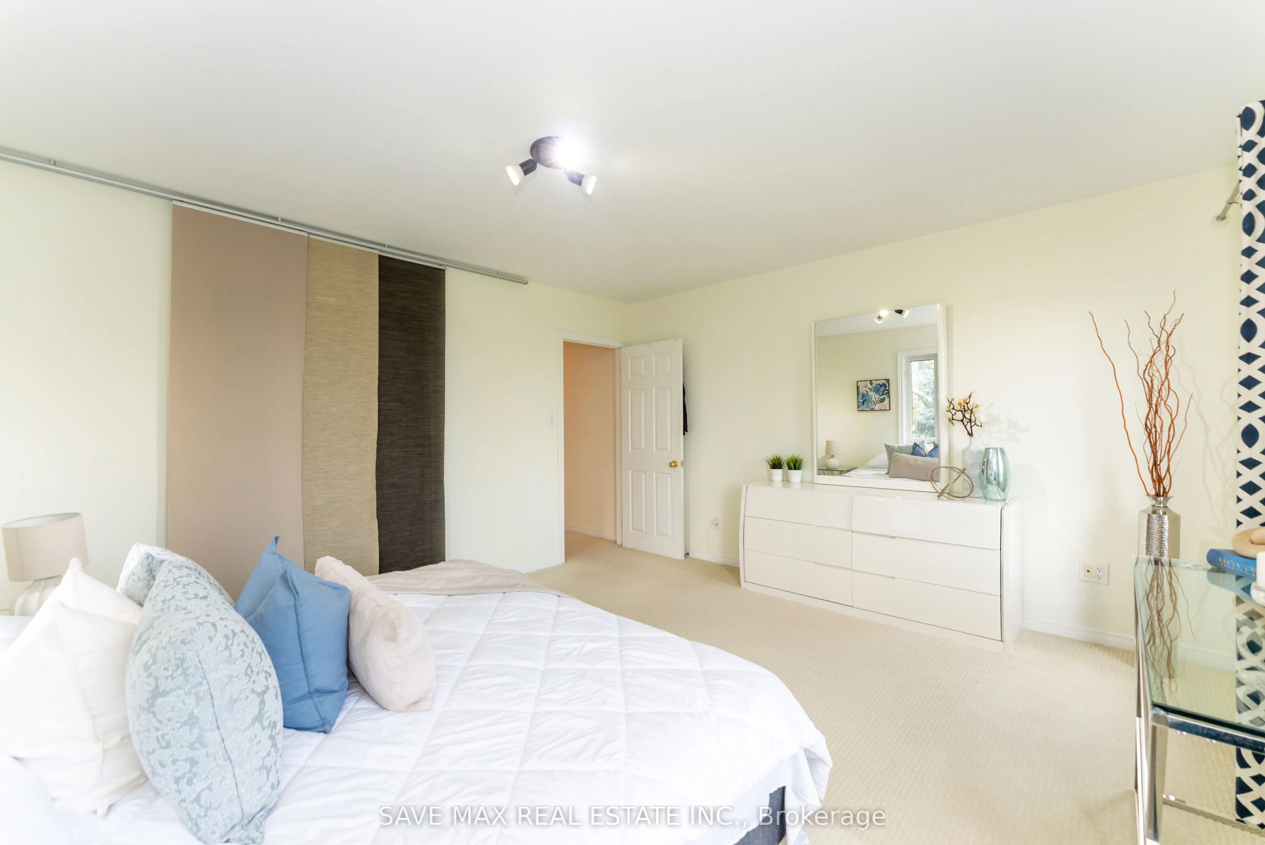 840 Dundas Street W, #25