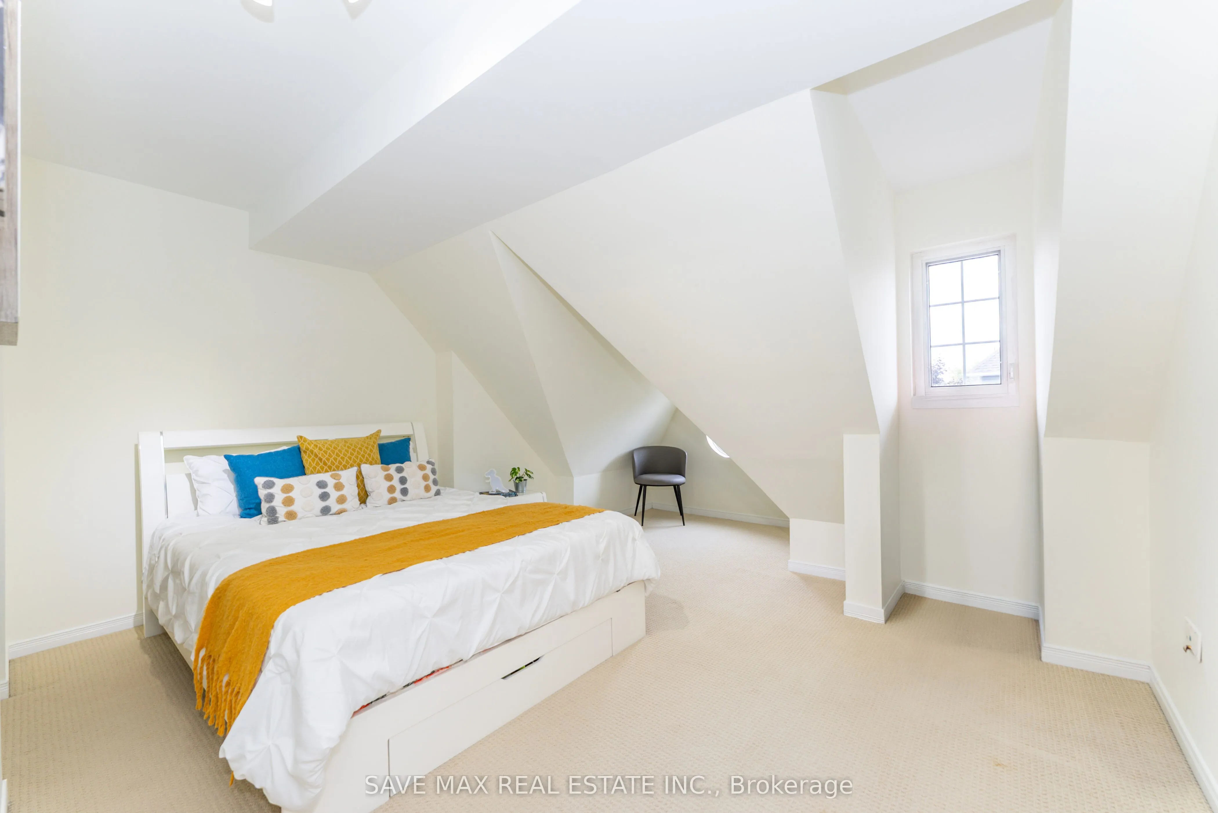 840 Dundas Street W, #25