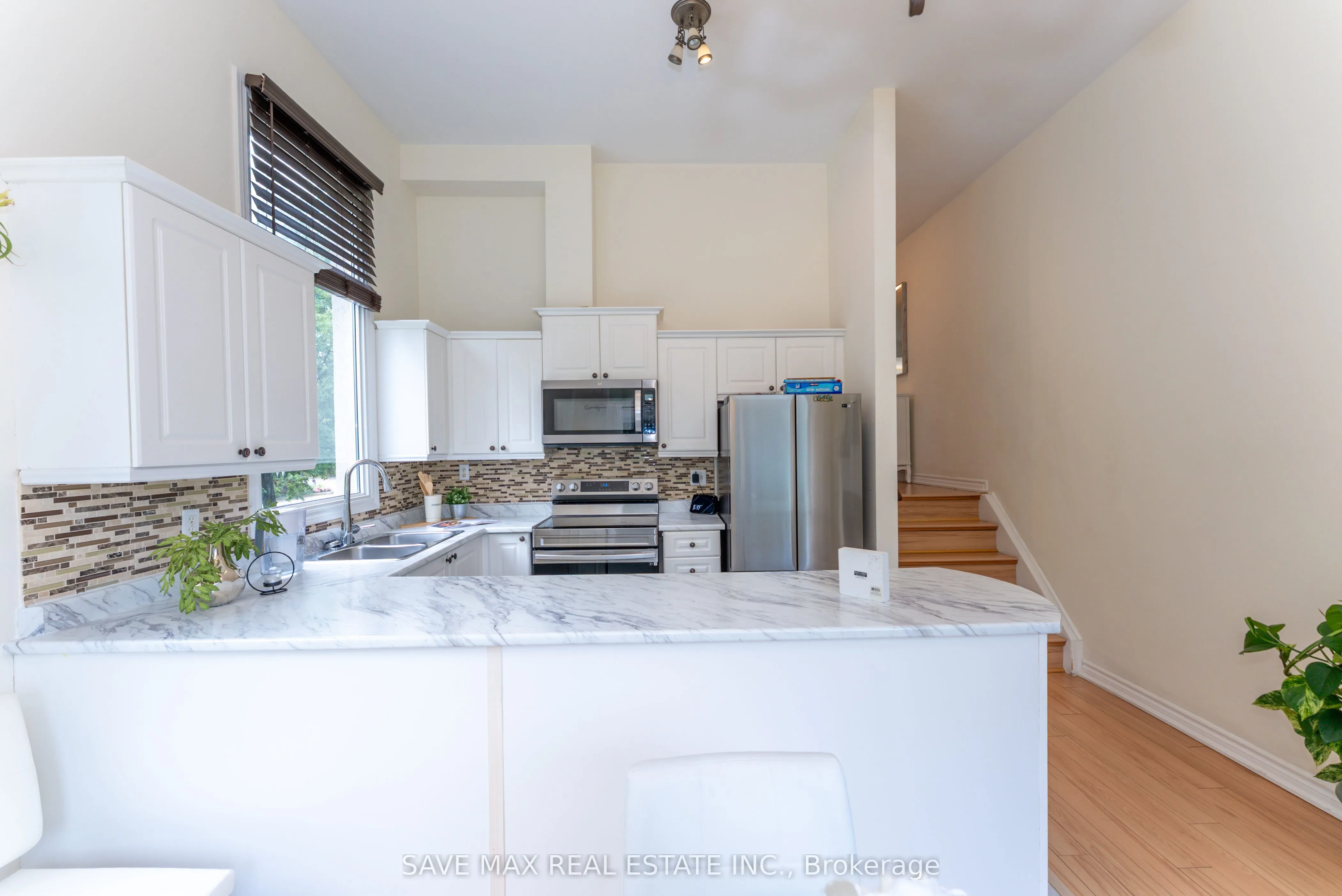 840 Dundas Street W, #25