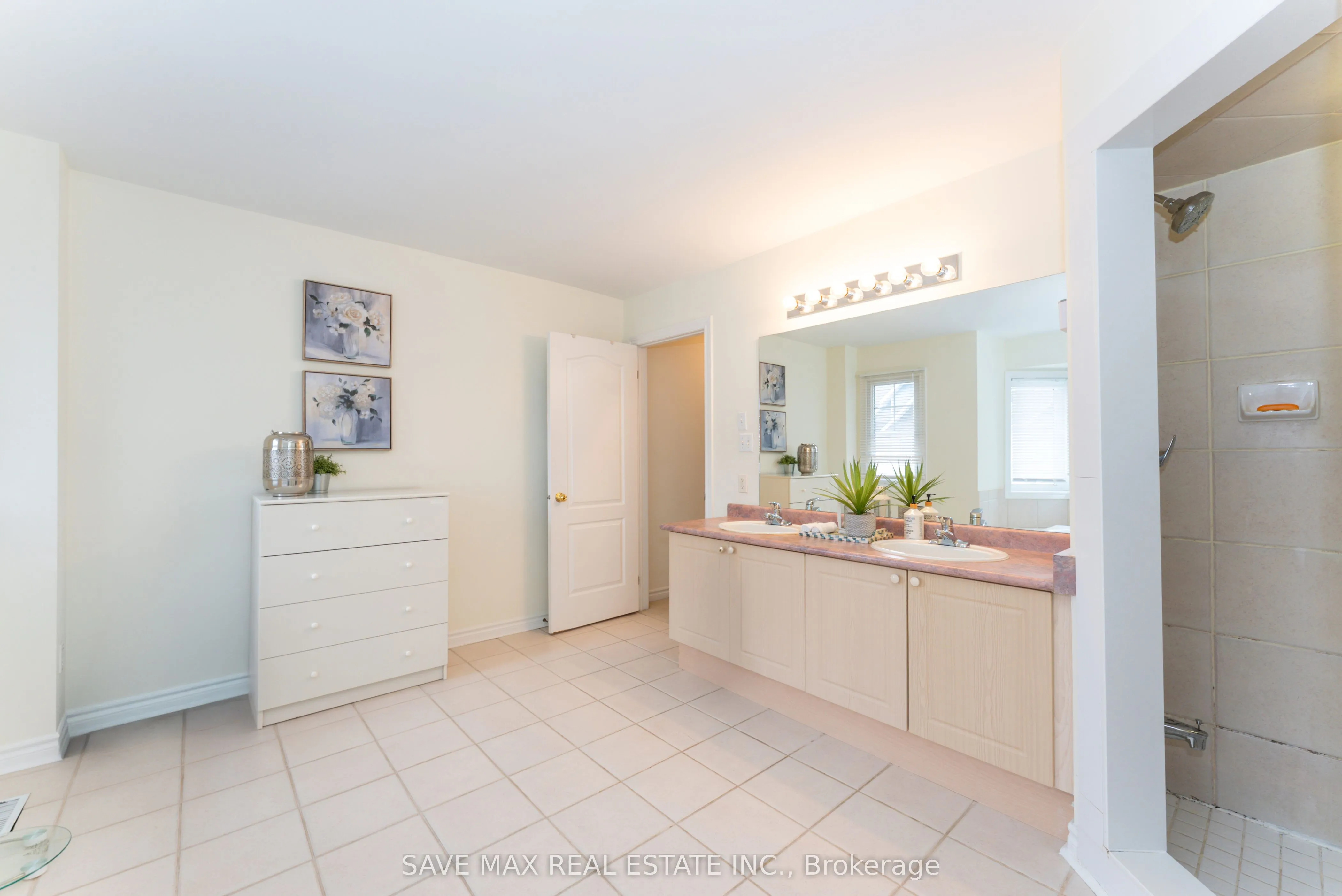 840 Dundas Street W, #25