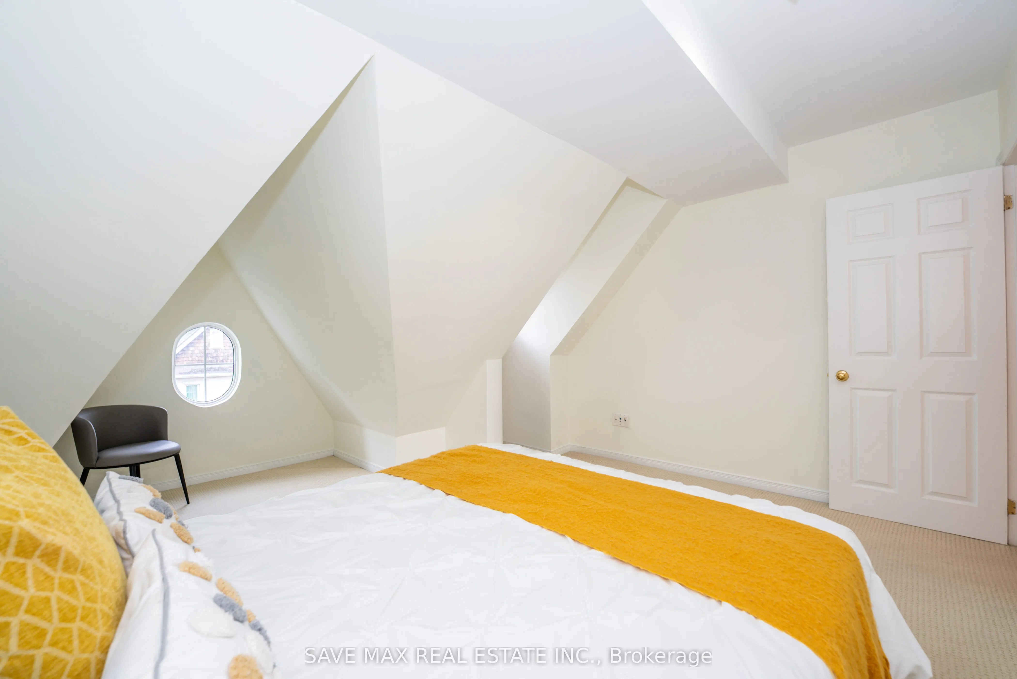 840 Dundas Street W, #25