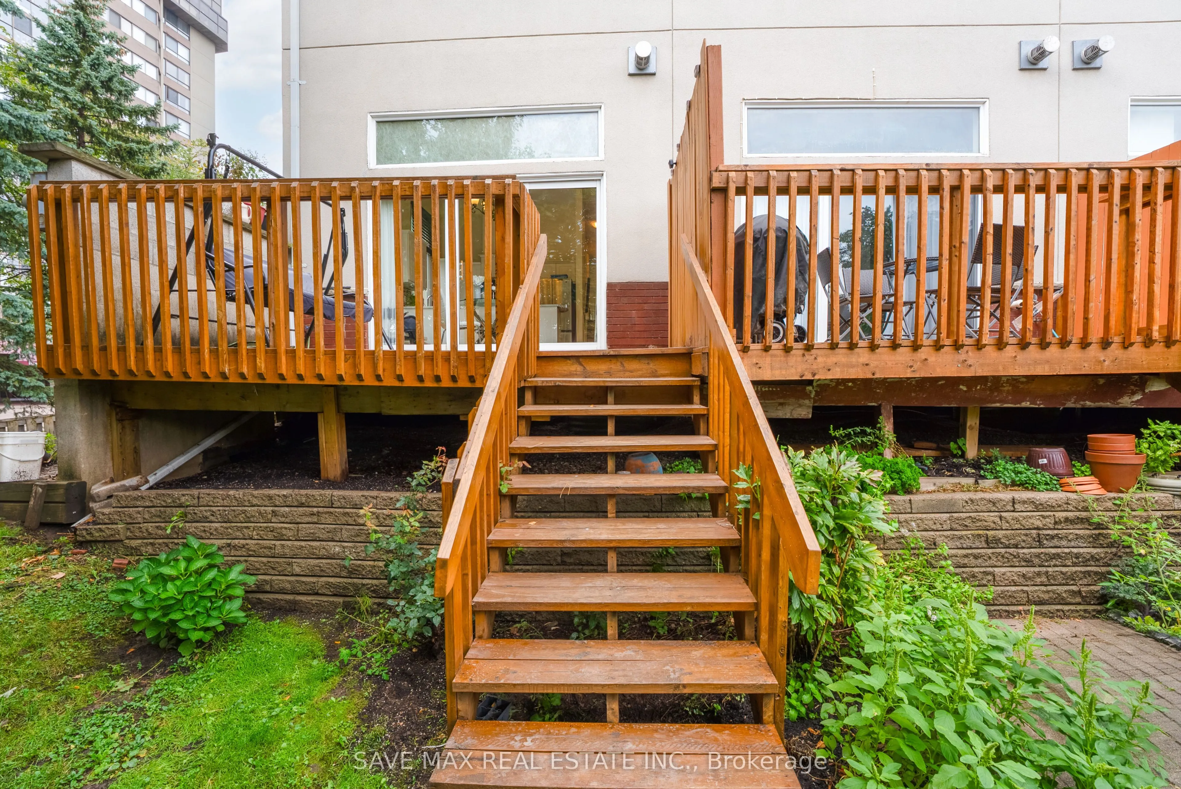 840 Dundas Street W, #25