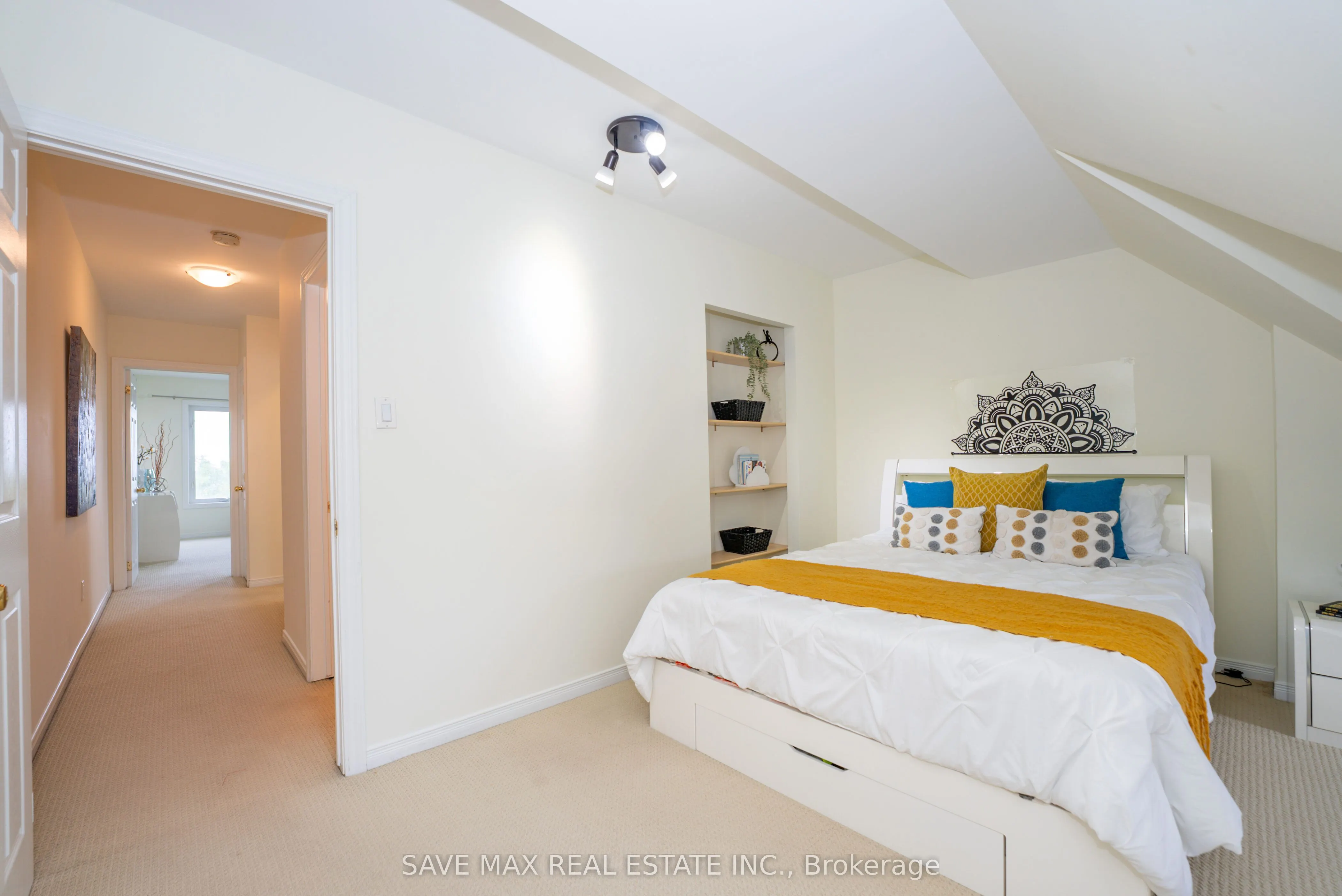 840 Dundas Street W, #25