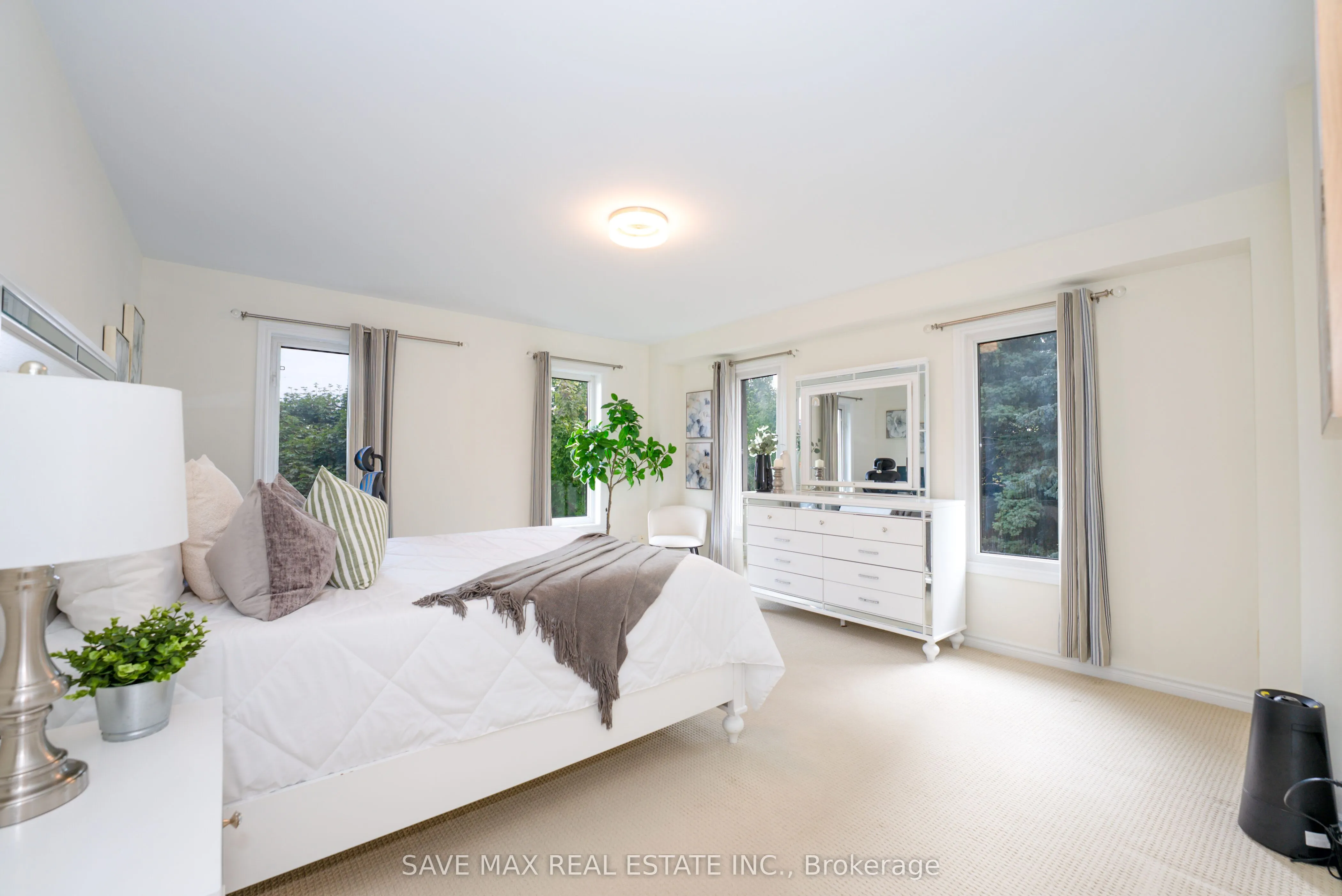 840 Dundas Street W, #25
