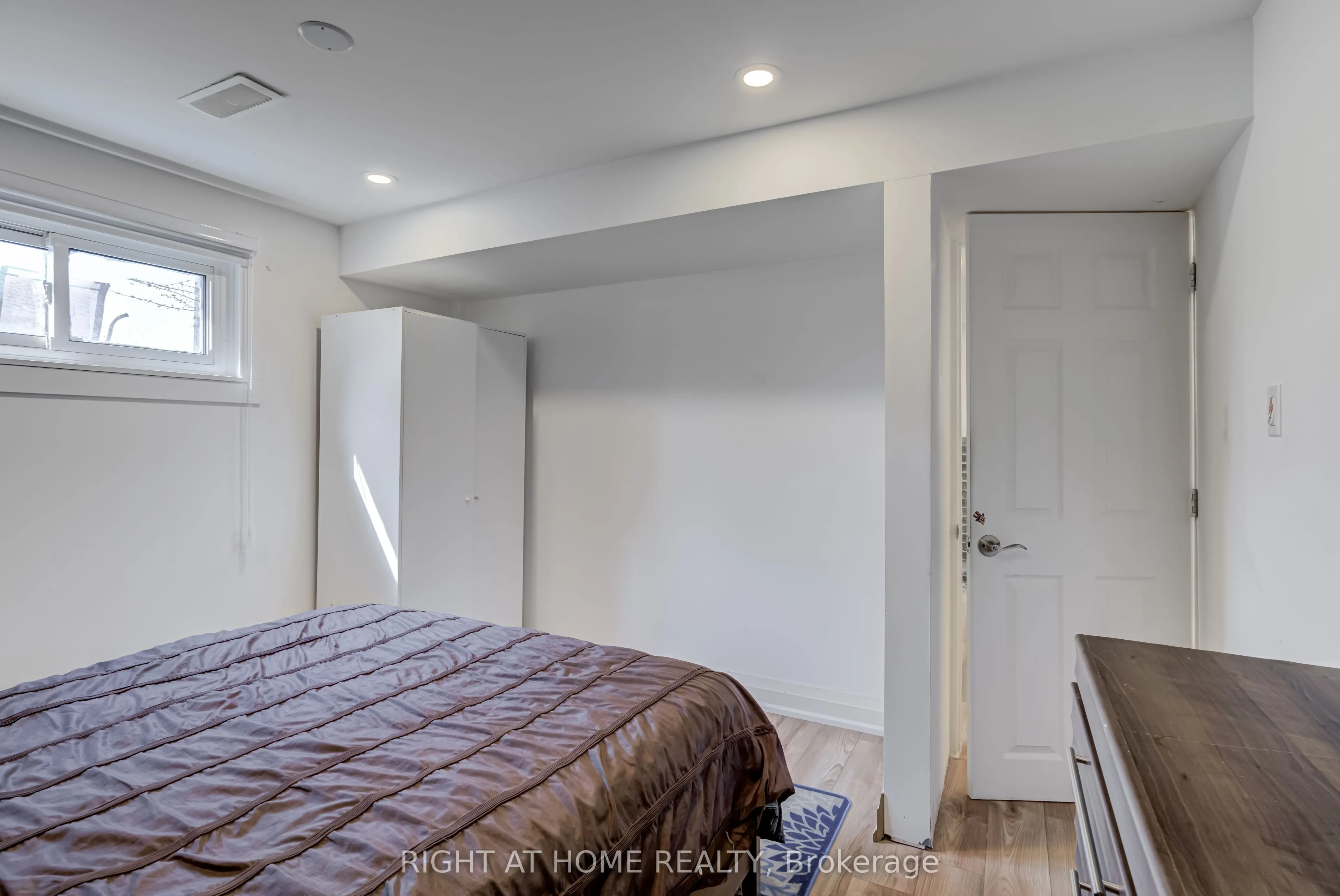 484 Kelvedon Mews