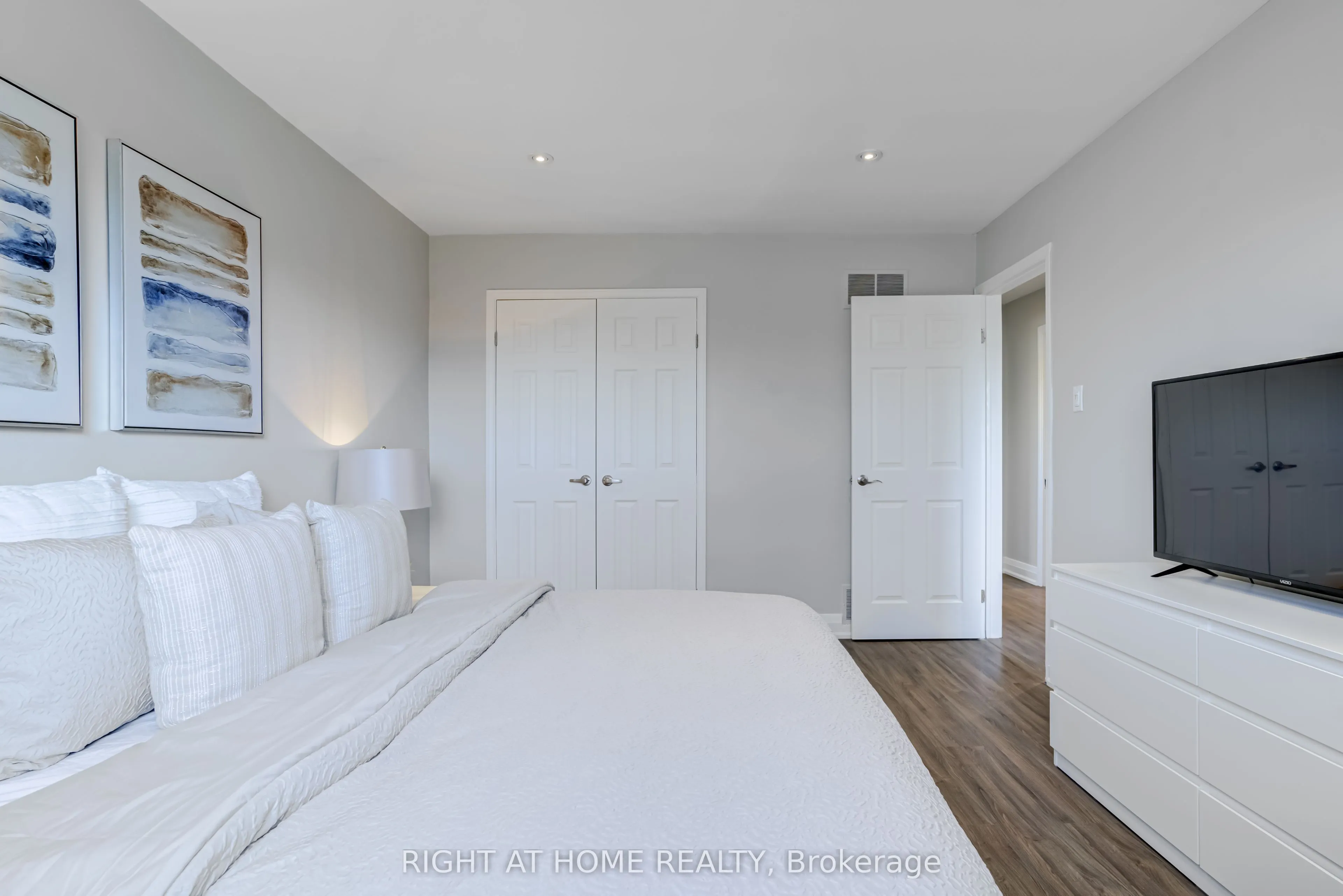 484 Kelvedon Mews