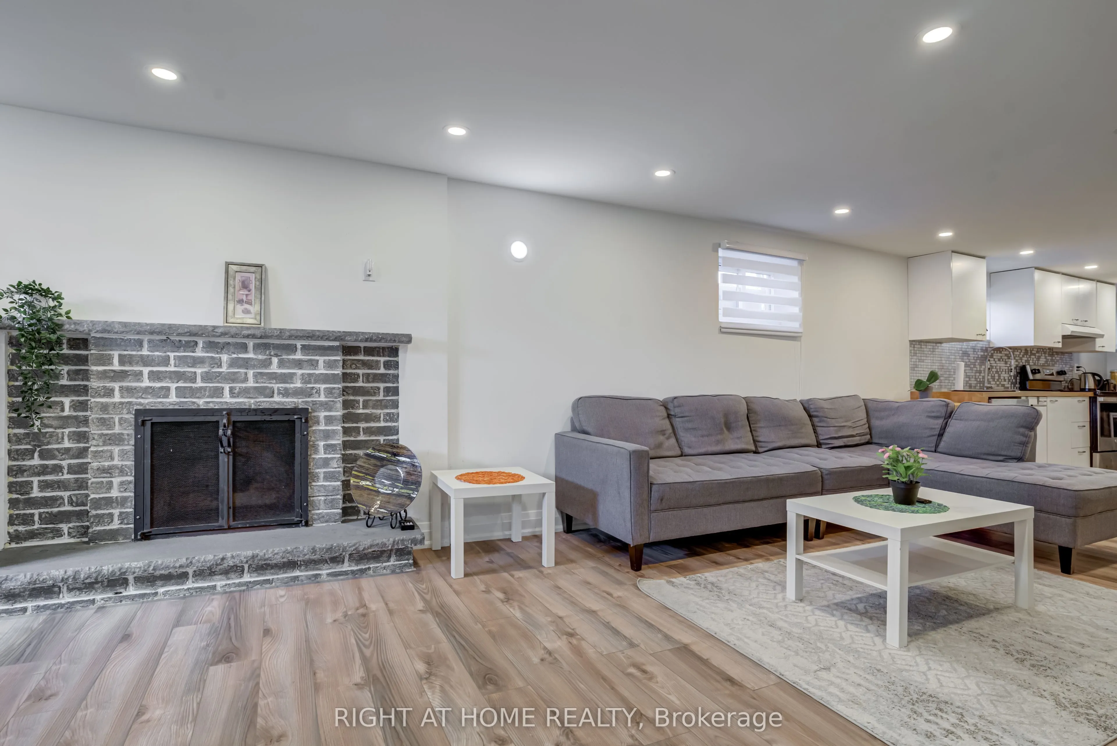 484 Kelvedon Mews