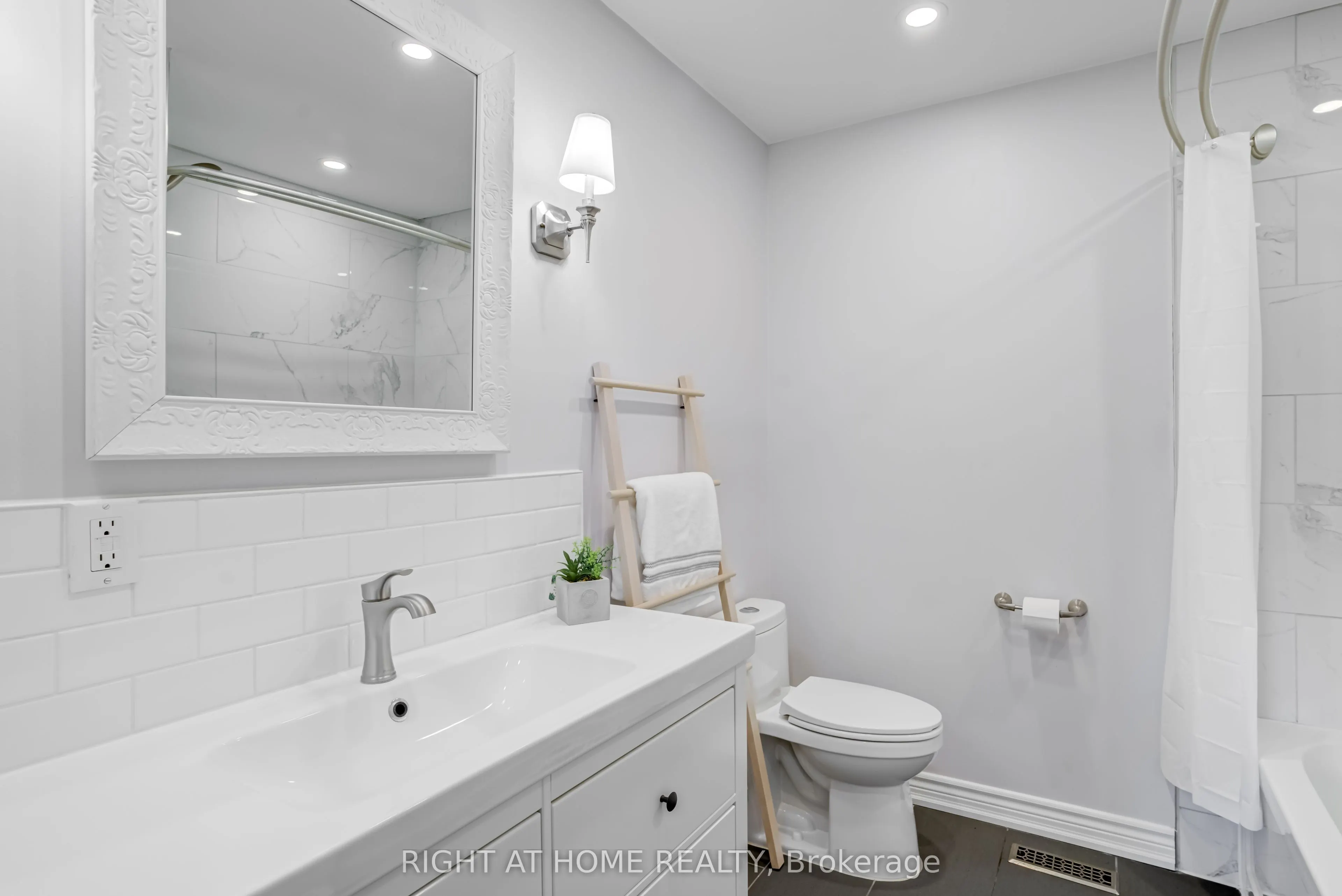 484 Kelvedon Mews