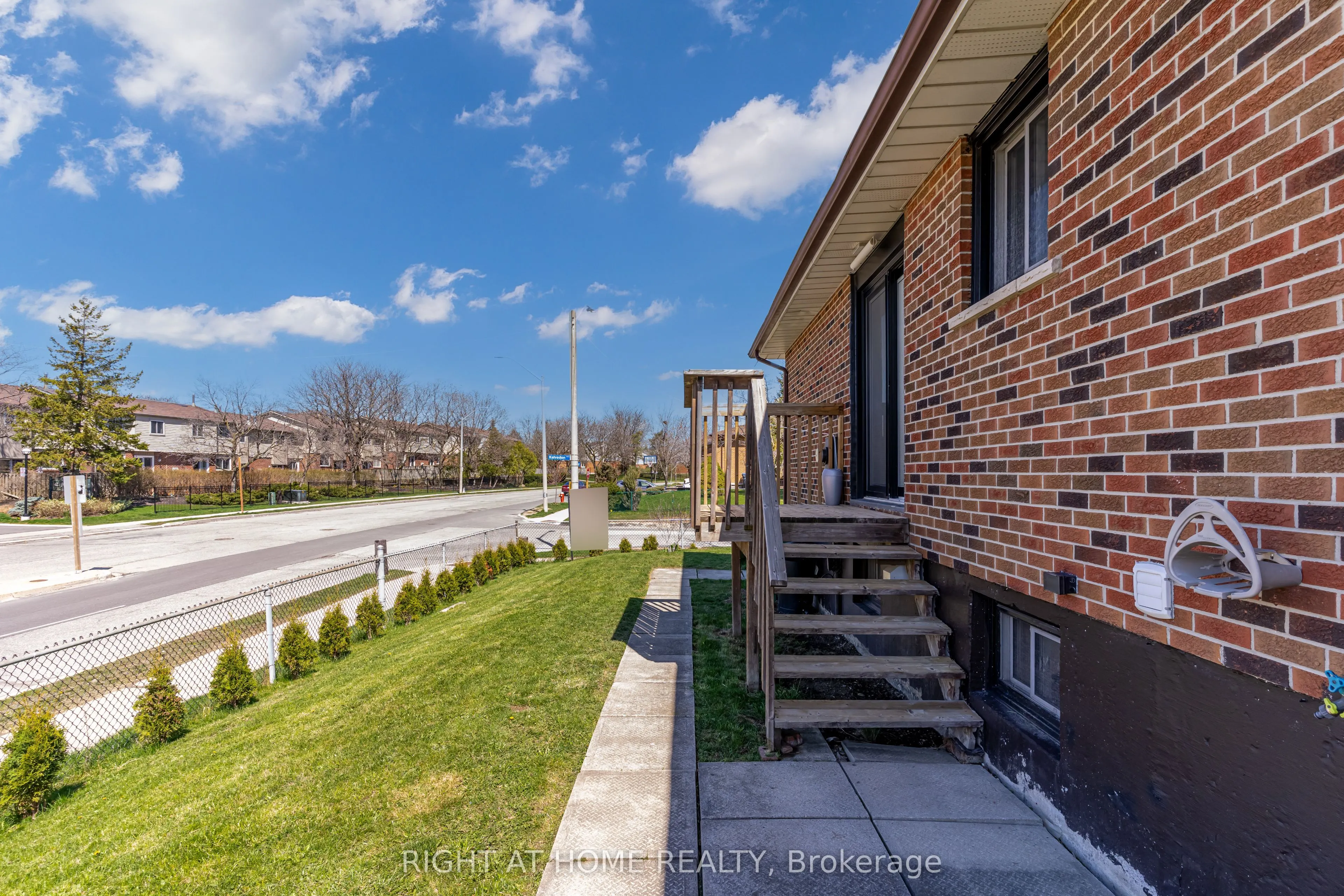 484 Kelvedon Mews
