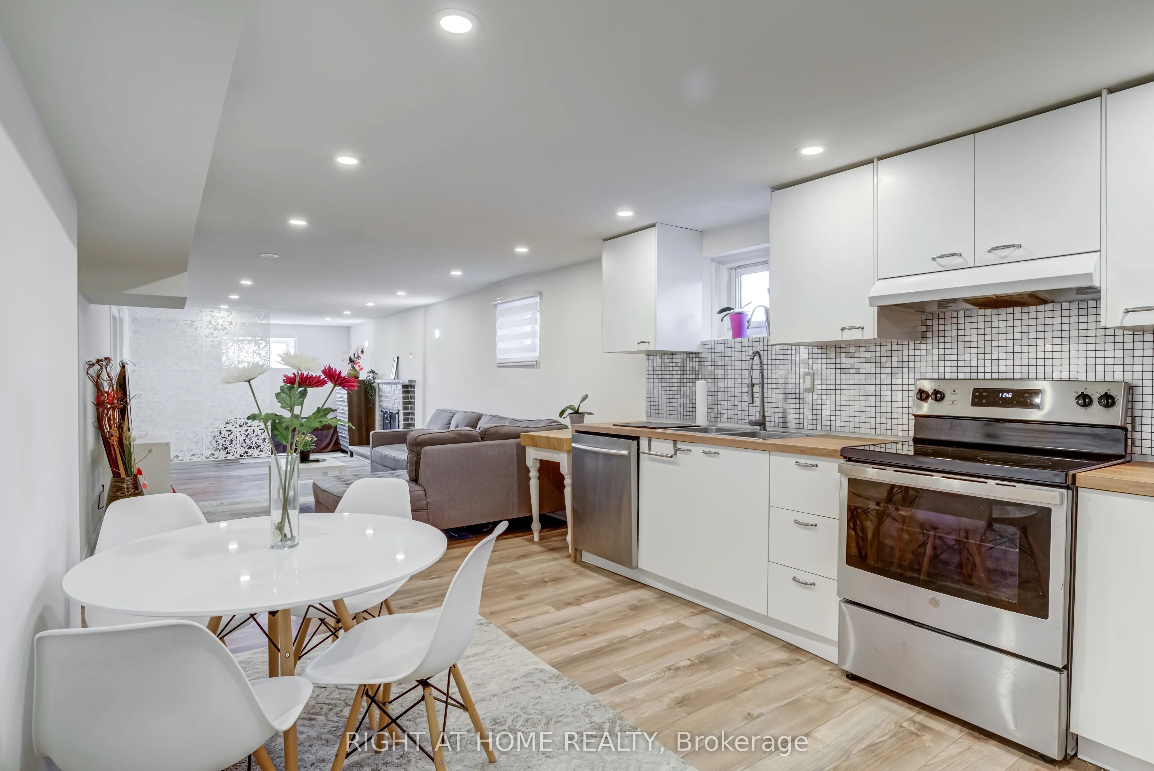 484 Kelvedon Mews