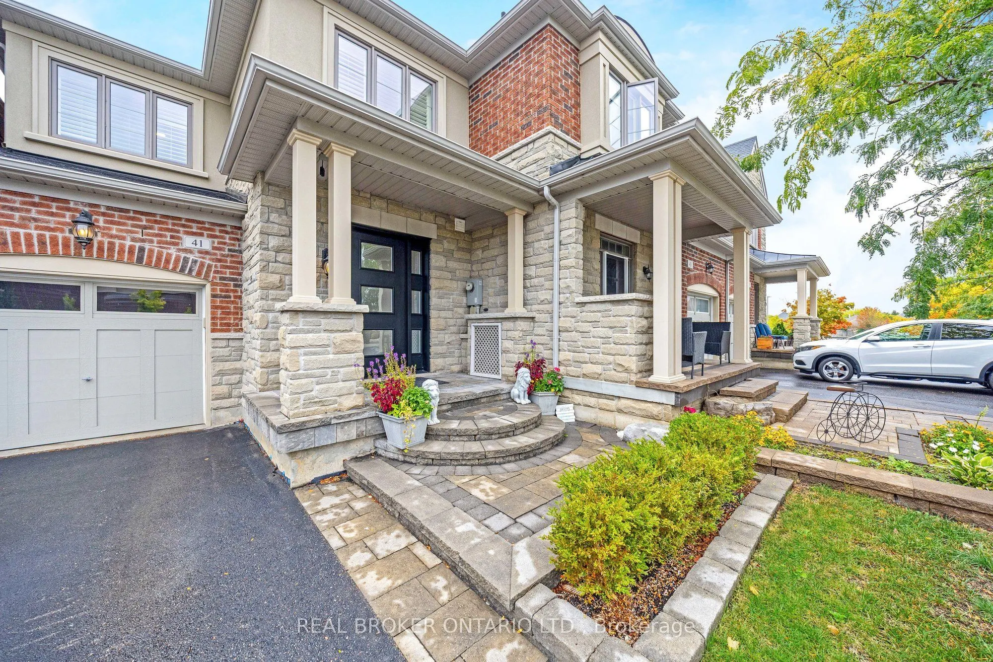 41 Diamond Leaf Lane