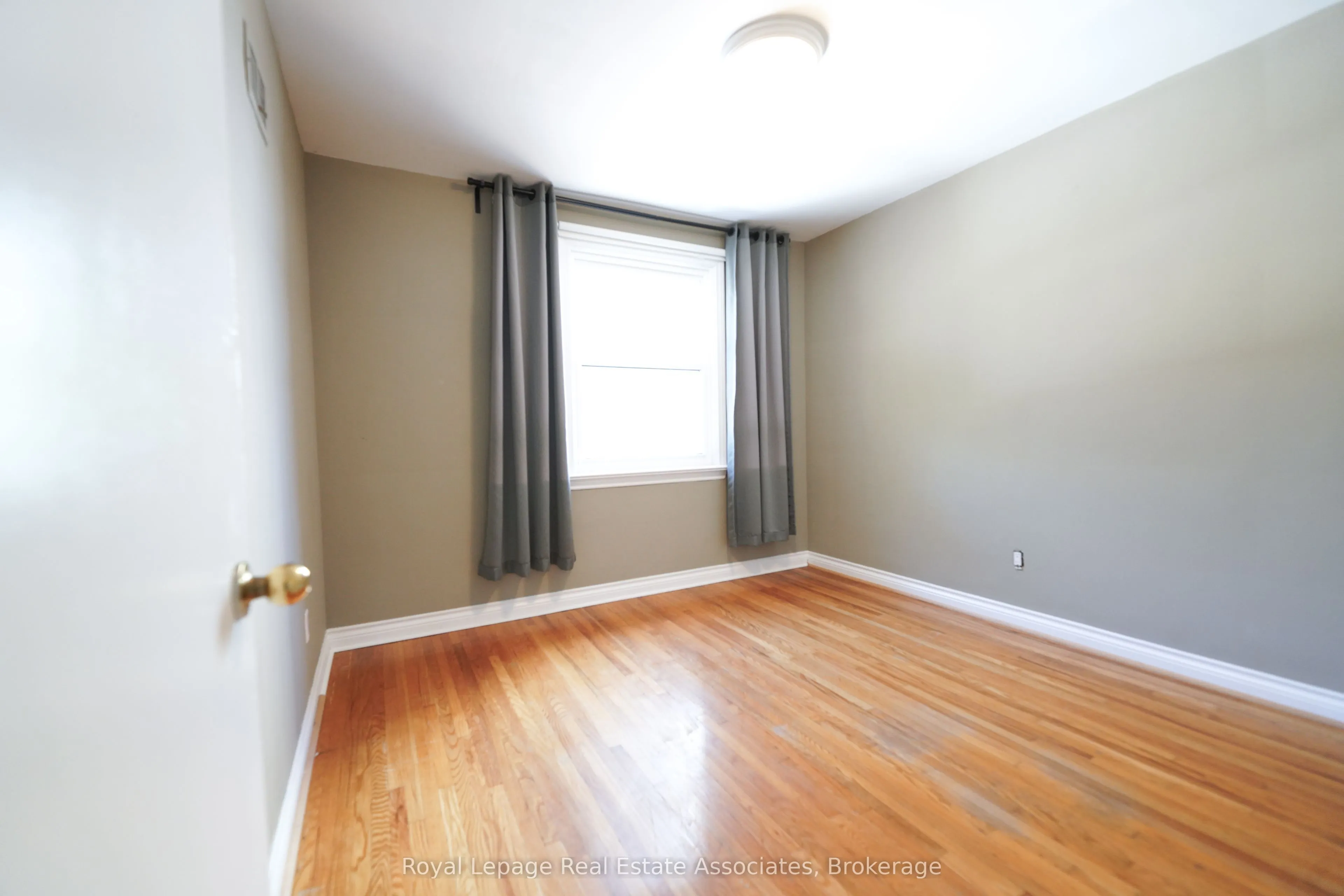 9 Mississauga Road N, #Upper