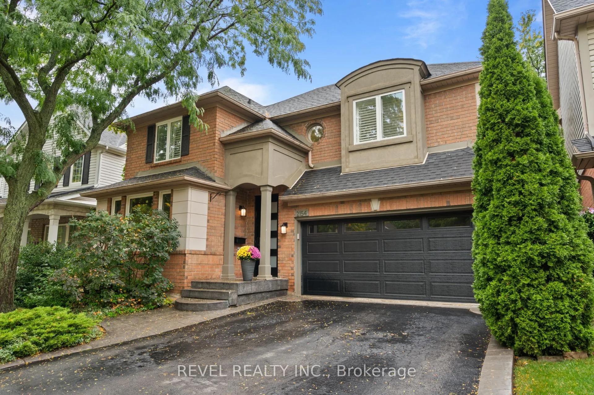 2154 Woodglen Crescent