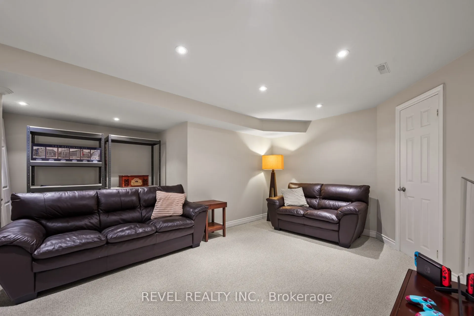 2154 Woodglen Crescent