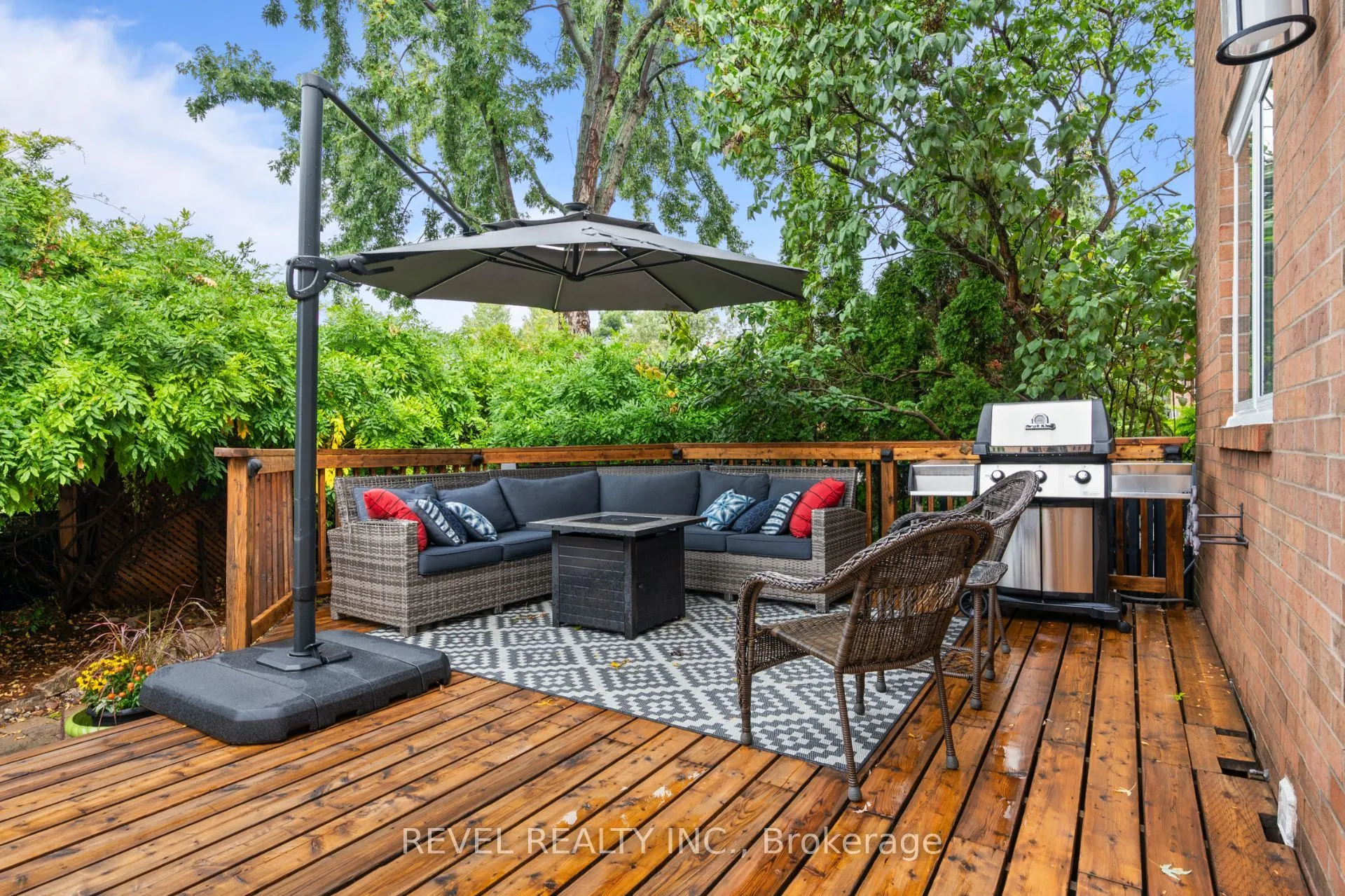 2154 Woodglen Crescent