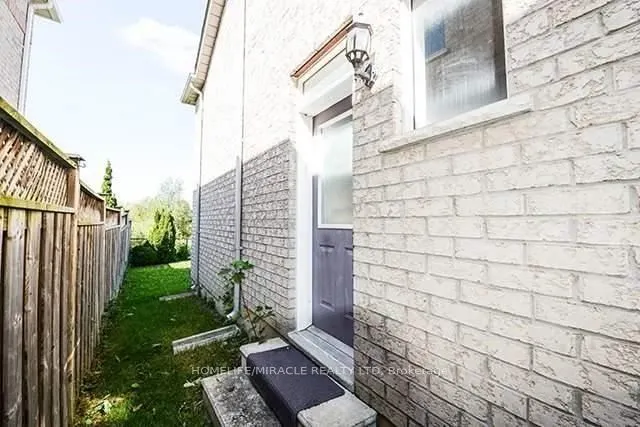 120 River Rock Crescent